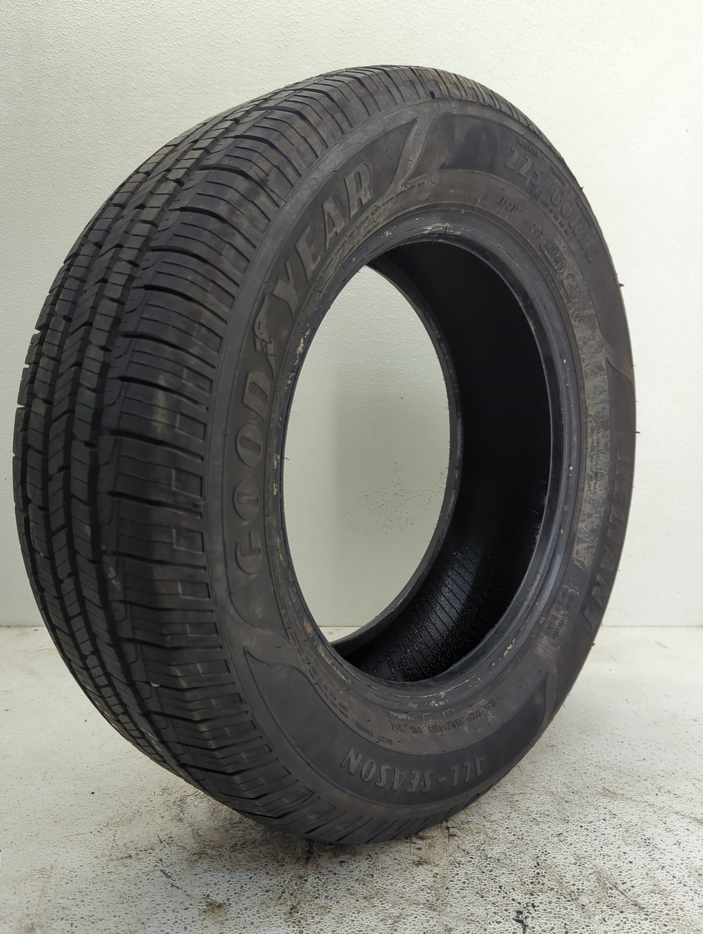 Used Tire 225/60R16 GOODYEAR RELIANT 98H - Tread Depth 12/32 - Oemusedautoparts1.com