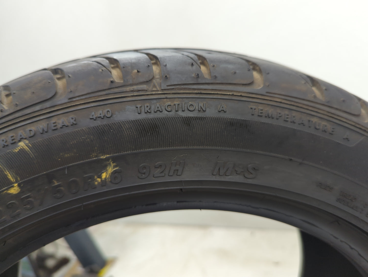 Used Tire 225/50R16 OHTSU FP7000 92H - Tread Depth 7/32 - Oemusedautoparts1.com