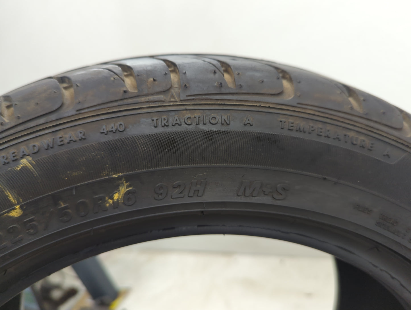 Used Tire 225/50R16 OHTSU FP7000 92H - Tread Depth 7/32 - Oemusedautoparts1.com