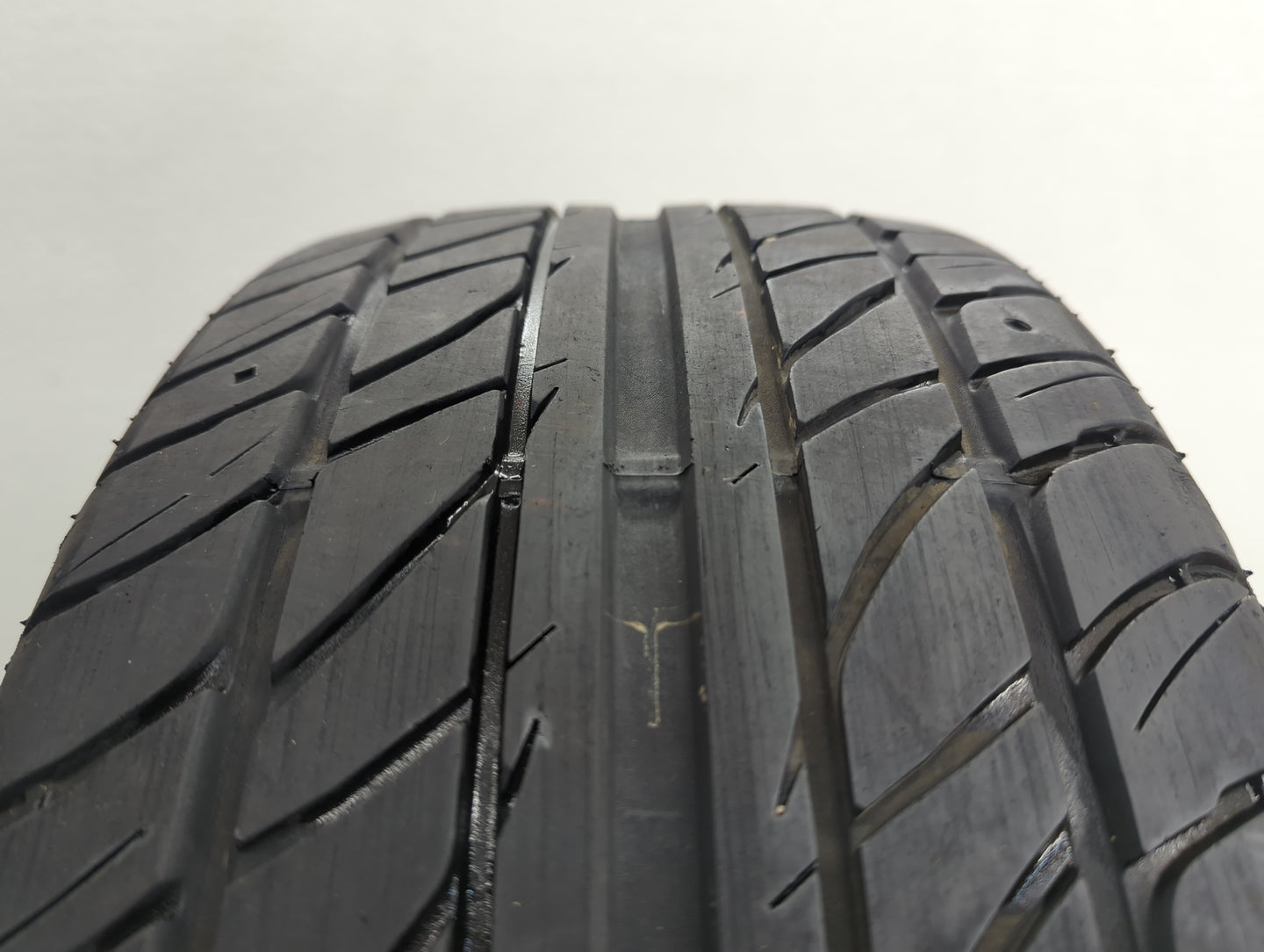 Used Tire 225/50R16 OHTSU FP7000 92H - Tread Depth 7/32 - Oemusedautoparts1.com