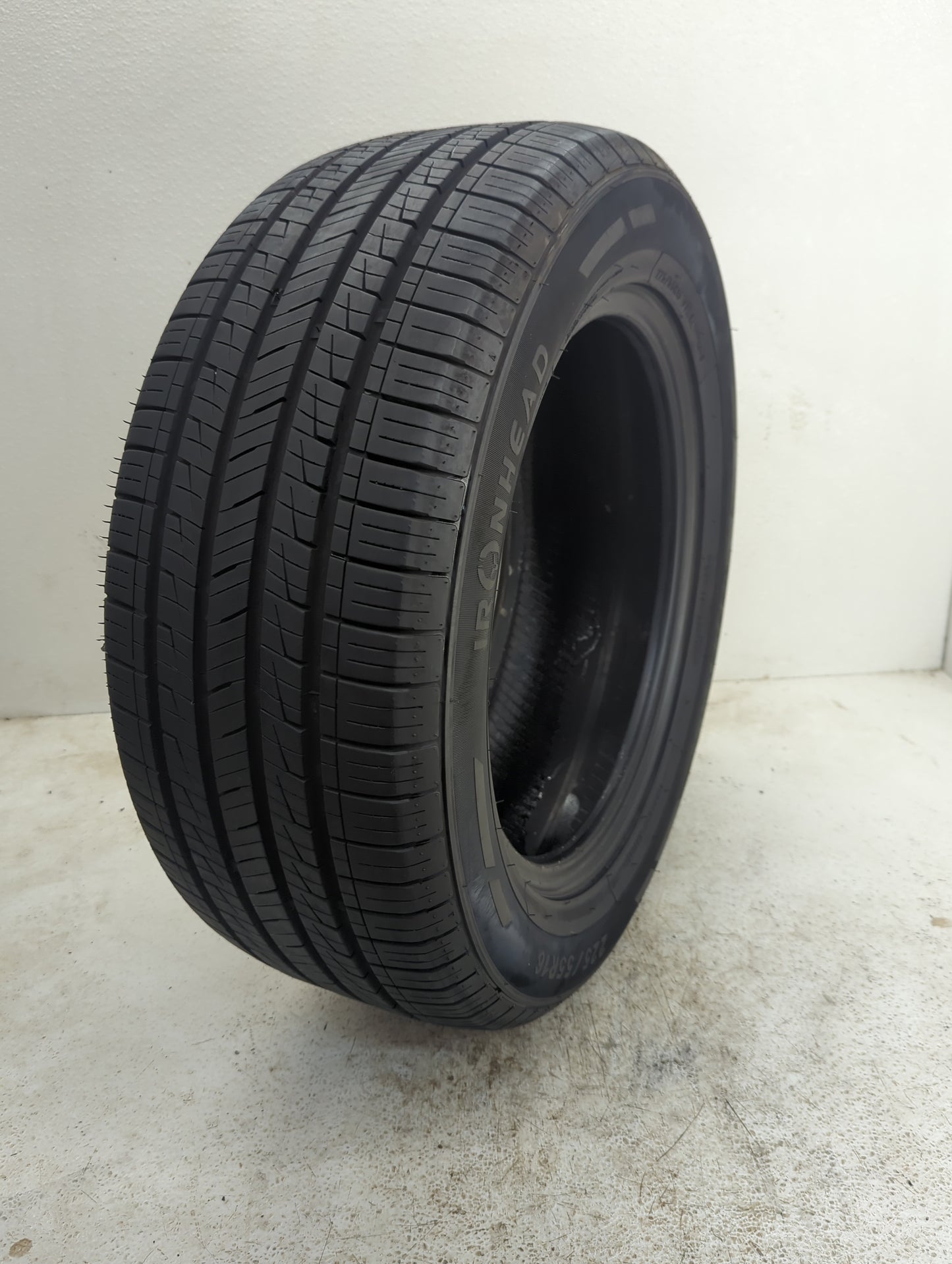 Used Tire 225/55R16 IRONHEAD REFLEX IHO1 99H - Tread Depth 9.5/32 - Oemusedautoparts1.com