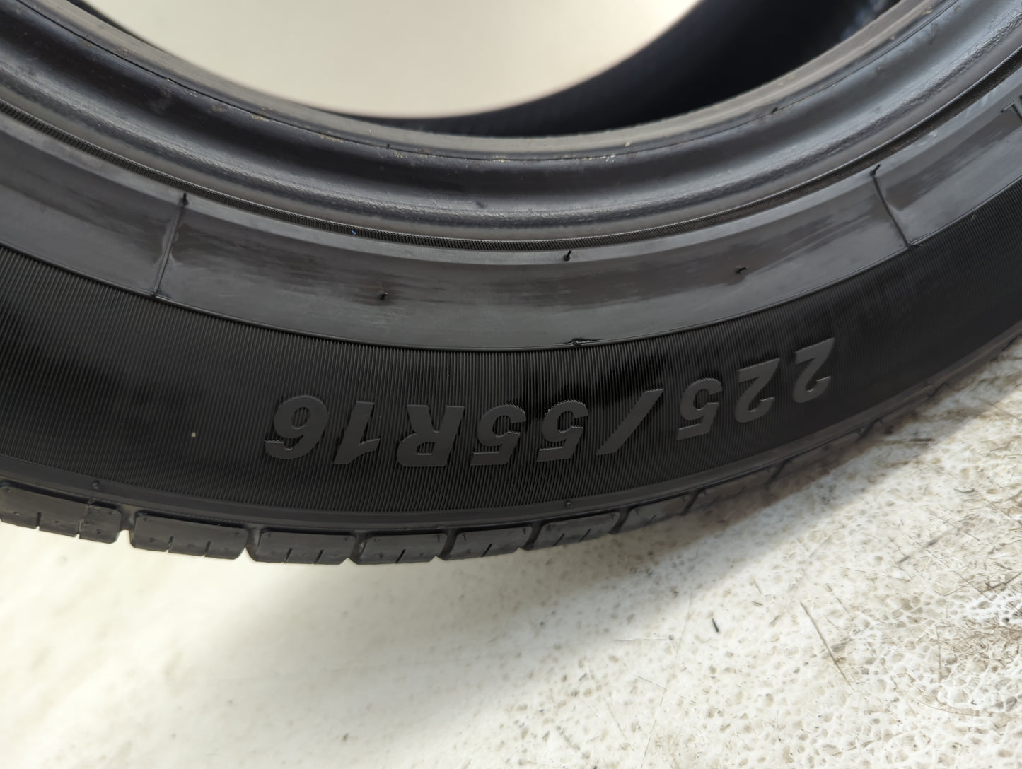 Used Tire 225/55R16 IRONHEAD REFLEX IHO1 99H - Tread Depth 9.5/32 - Oemusedautoparts1.com