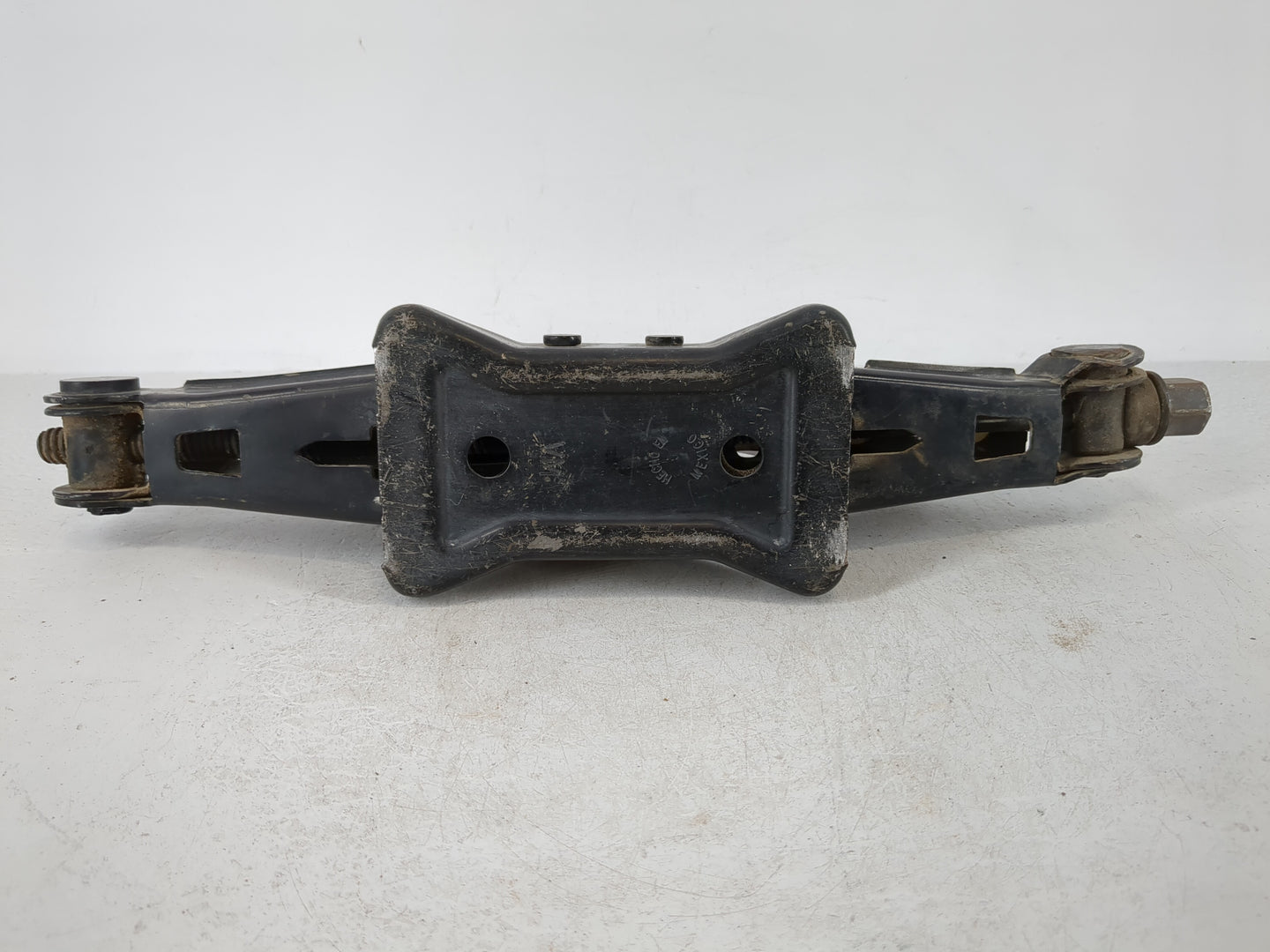 2018 Chevrolet Malibu Spare Scissor Car Jack - Oemusedautoparts1.com