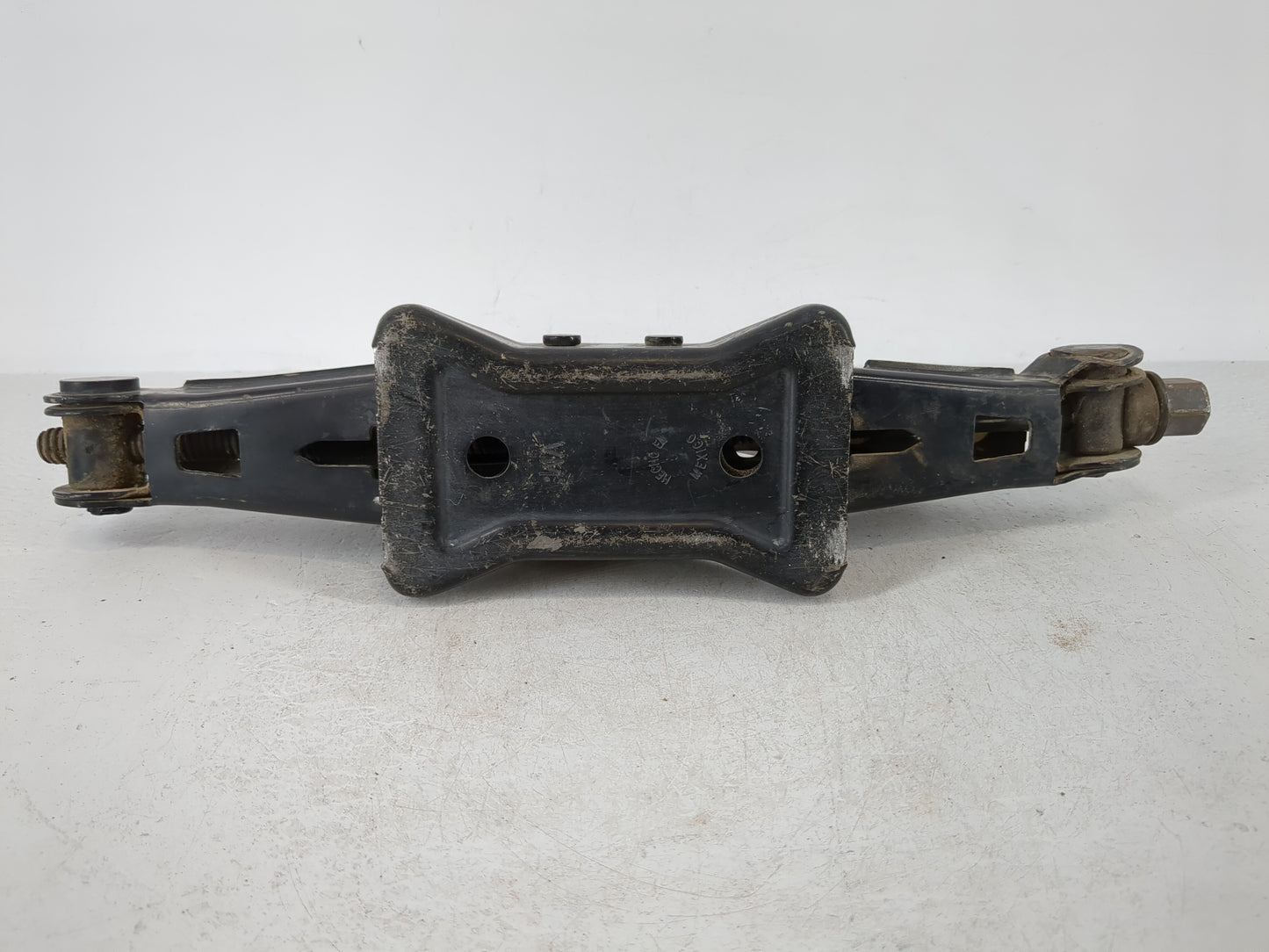 2018 Chevrolet Malibu Spare Scissor Car Jack - Oemusedautoparts1.com