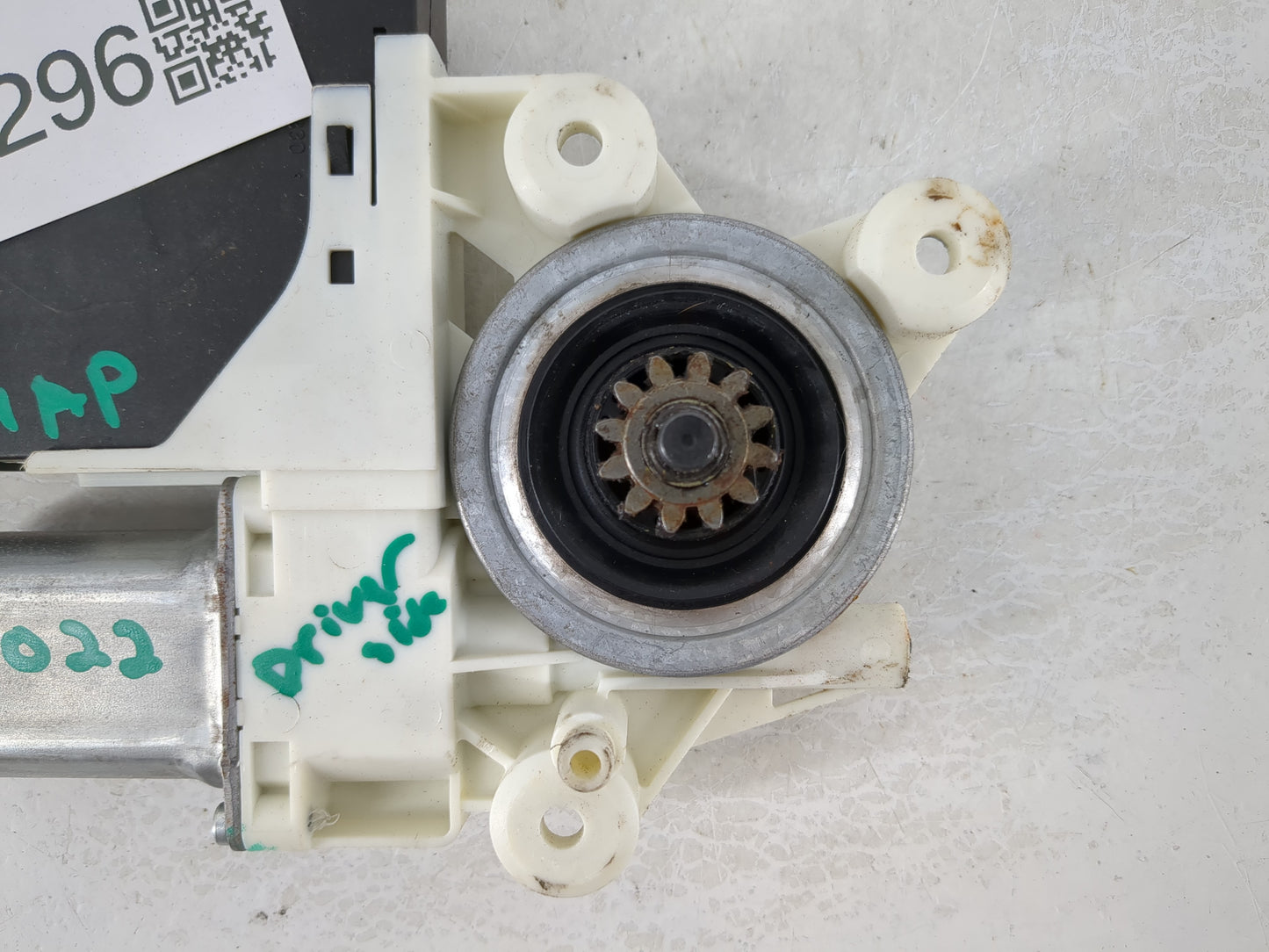 2005-2011 Volvo V50 Driver Left Front Window Regulator - Oemusedautoparts1.com