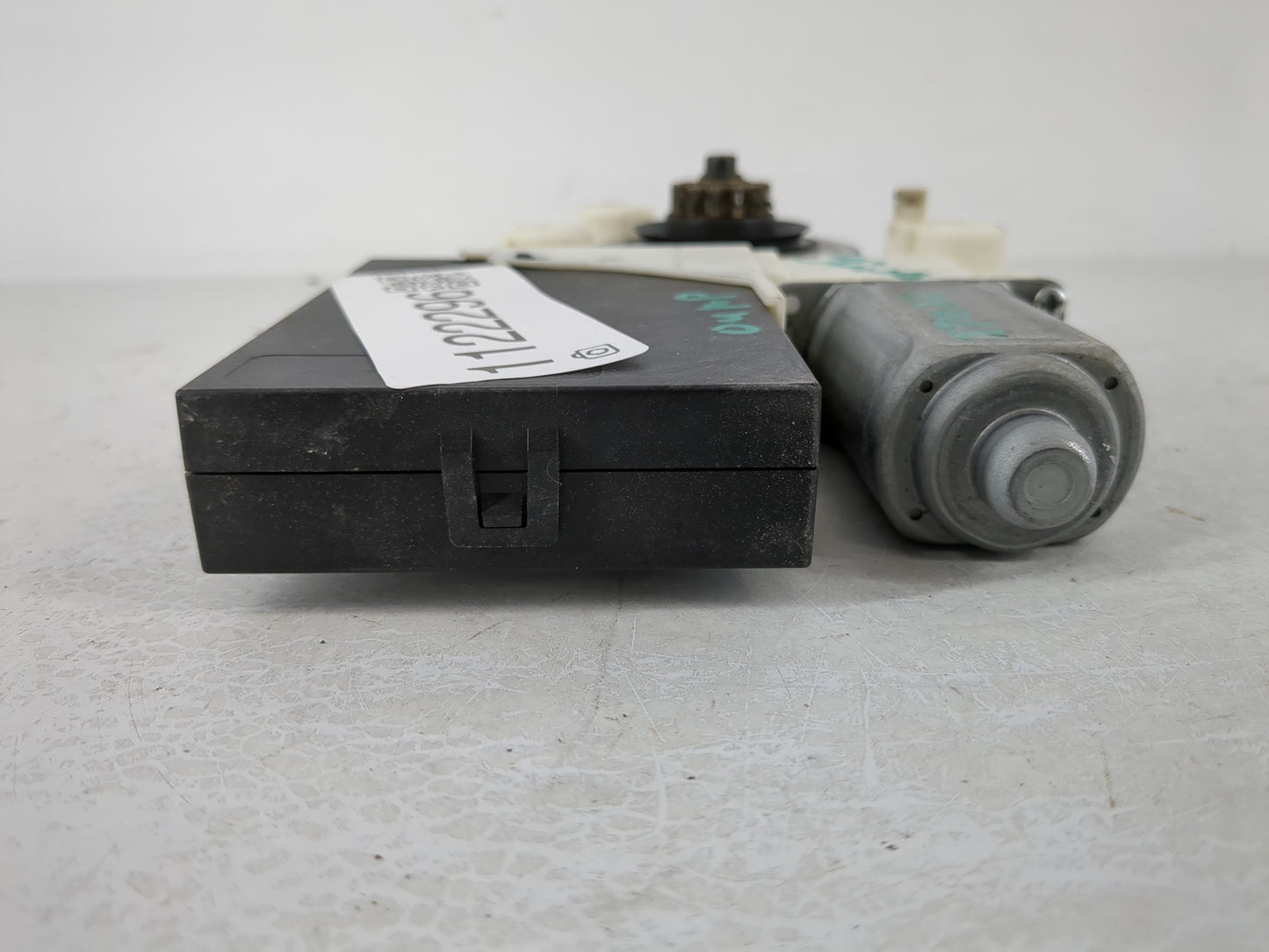 2005-2011 Volvo V50 Driver Left Front Window Regulator - Oemusedautoparts1.com
