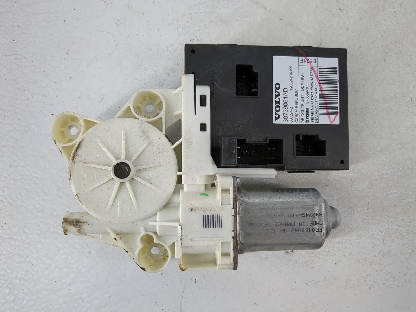 2005-2011 Volvo V50 Driver Left Front Window Regulator - Oemusedautoparts1.com