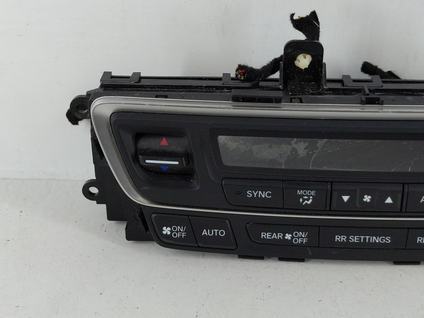 2016-2018 Honda Pilot Climate Control Module Temperature AC/Heater Replacement P/N:79600TG7A720M1 Fits Fits 2016 2017 2018 OEM Used Auto Parts - Oemusedautoparts1.com