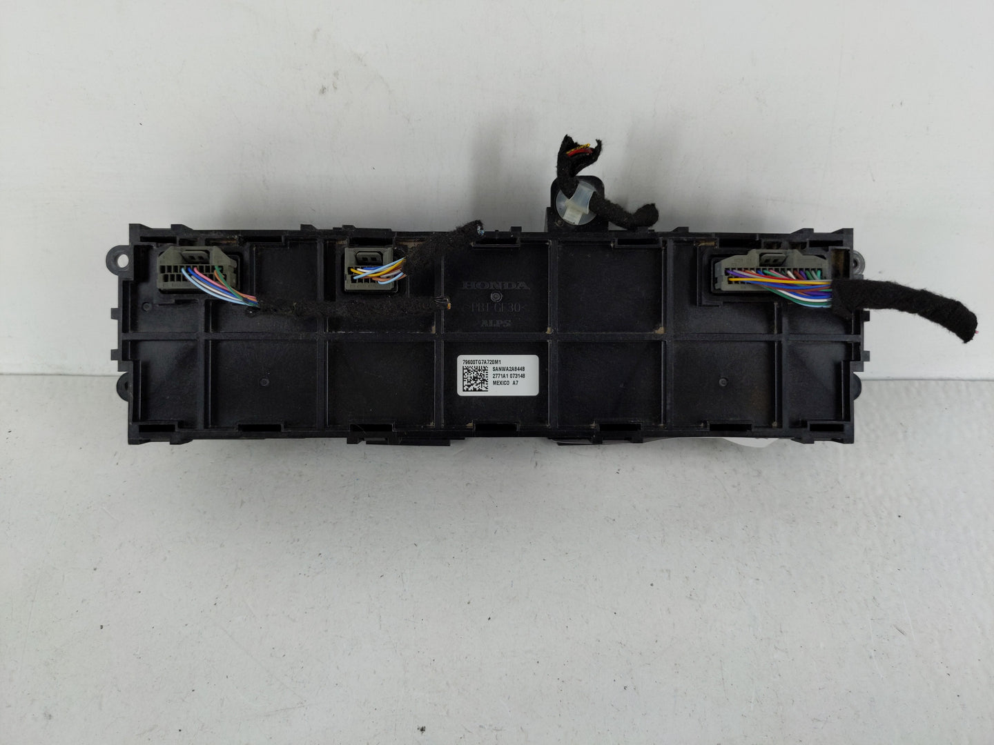 2016-2018 Honda Pilot Climate Control Module Temperature AC/Heater Replacement P/N:79600TG7A720M1 Fits Fits 2016 2017 2018 OEM Used Auto Parts - Oemusedautoparts1.com