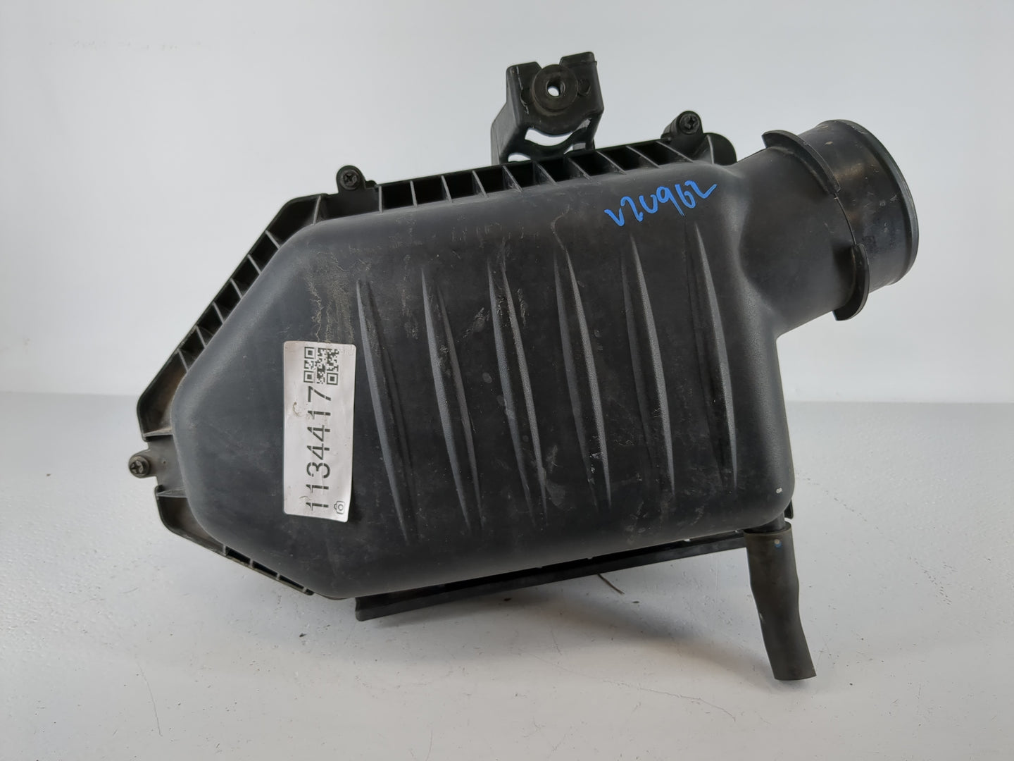 2011-2019 Chrysler 300 Air Cleaner Intake-duct Hose Tube - Oemusedautoparts1.com