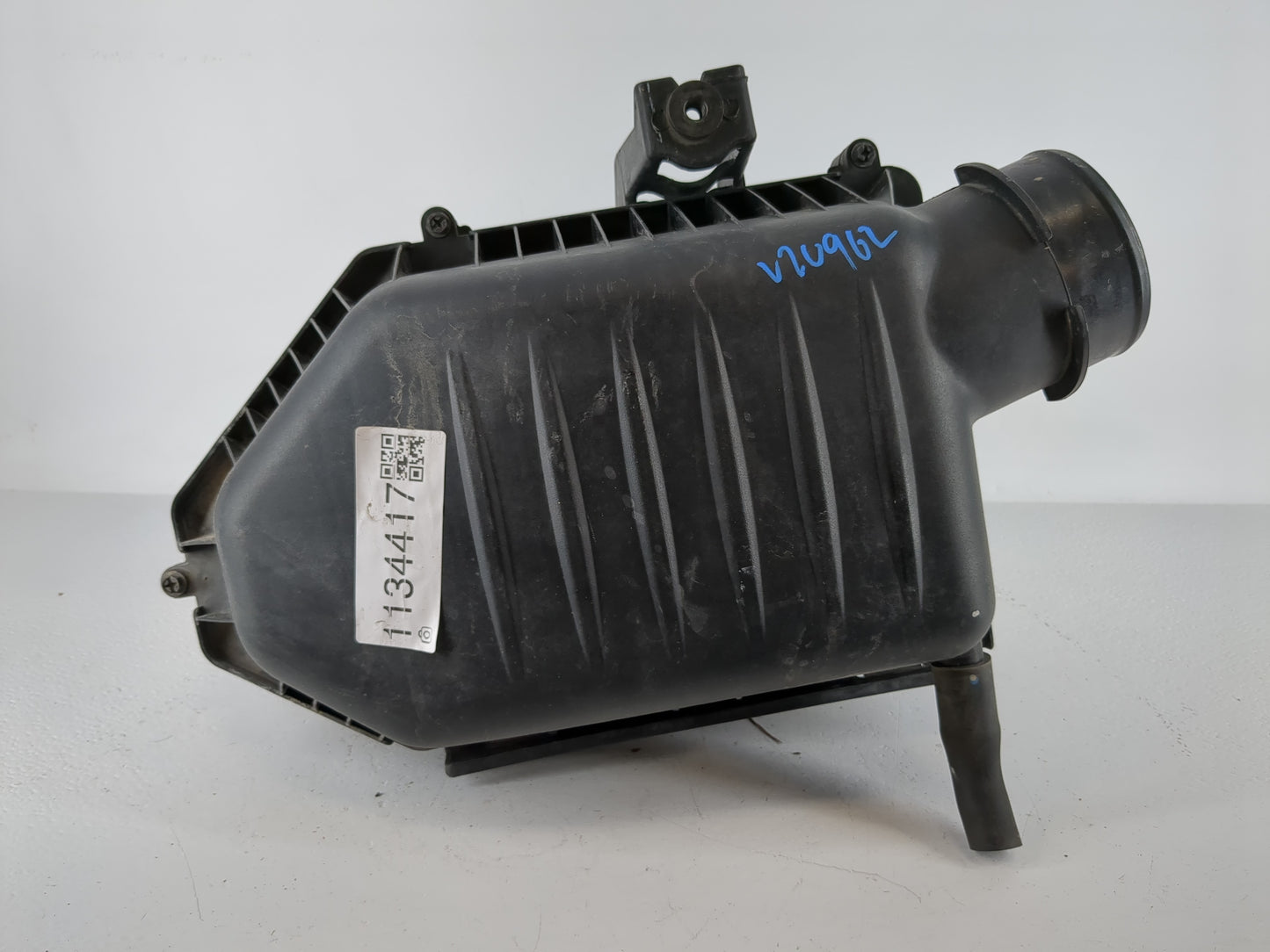 2011-2019 Chrysler 300 Air Cleaner Intake-duct Hose Tube - Oemusedautoparts1.com
