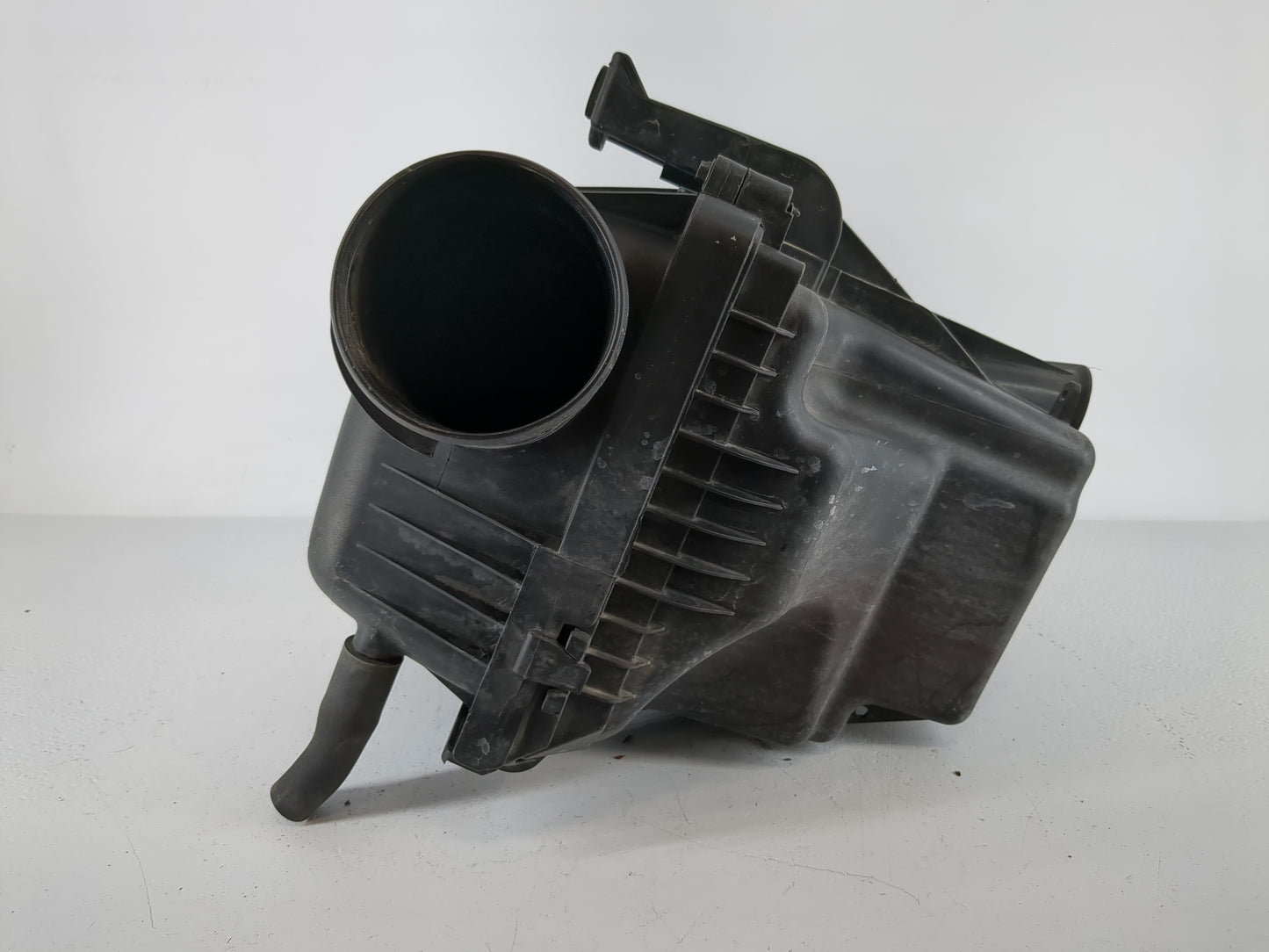 2011-2019 Chrysler 300 Air Cleaner Intake-duct Hose Tube - Oemusedautoparts1.com