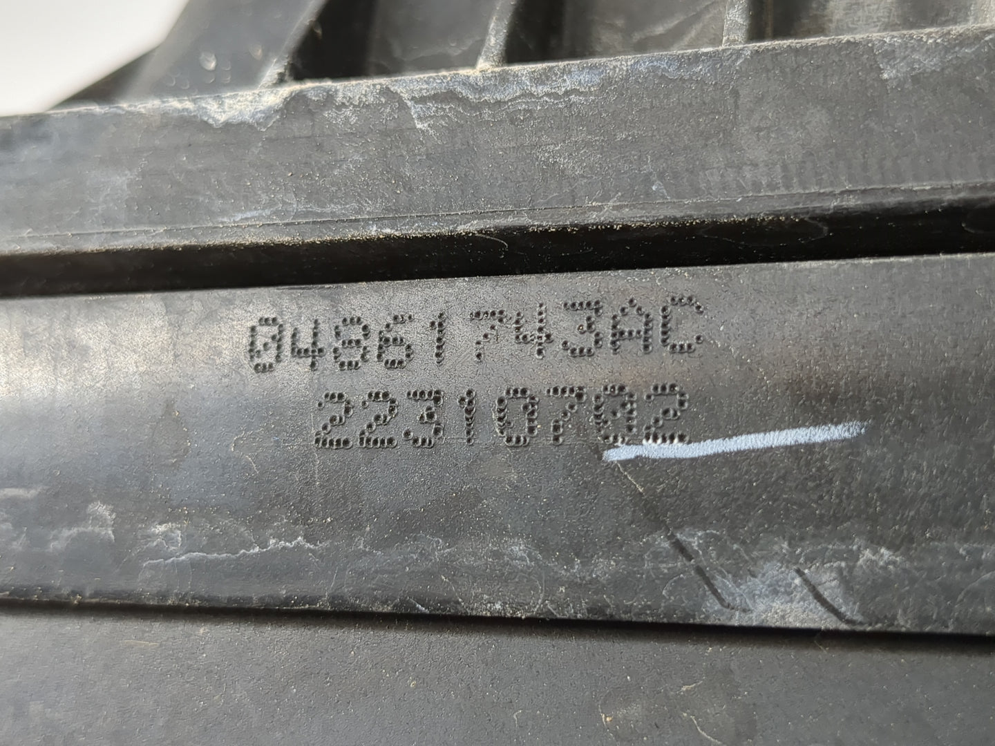 2011-2019 Chrysler 300 Air Cleaner Intake-duct Hose Tube - Oemusedautoparts1.com