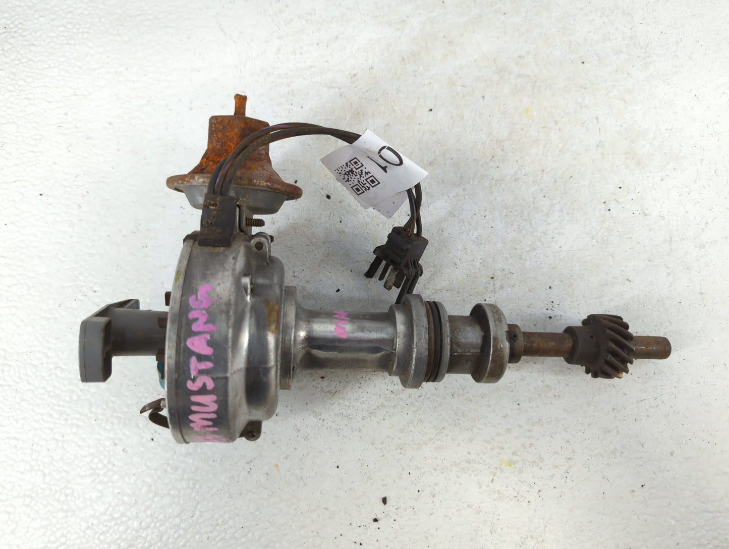 1973 Ford Mustang Engine Ignition Distributor OEM P/N:097F-12131-A Fits OEM Used Auto Parts - Oemusedautoparts1.com