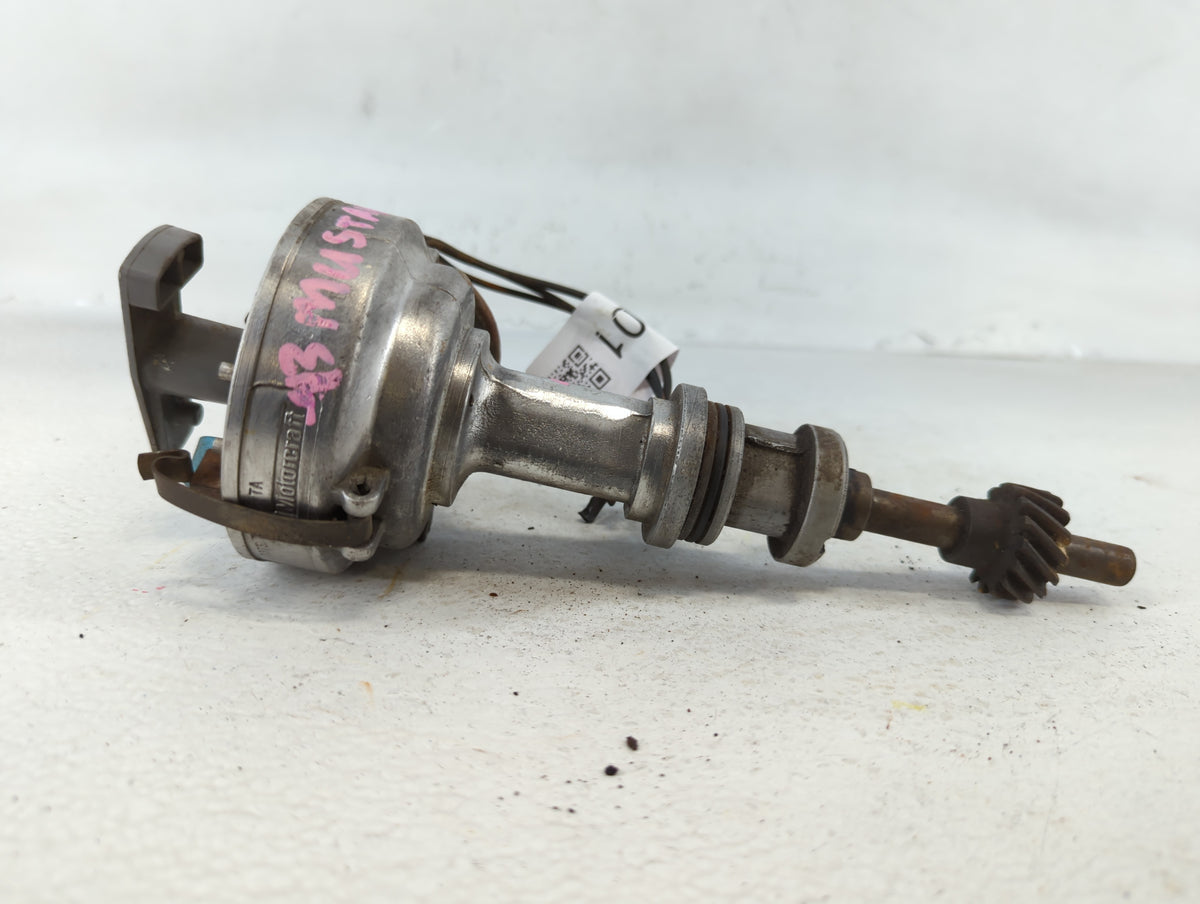 1973 Ford Mustang Engine Ignition Distributor OEM P/N:097F-12131-A Fits OEM Used Auto Parts - Oemusedautoparts1.com