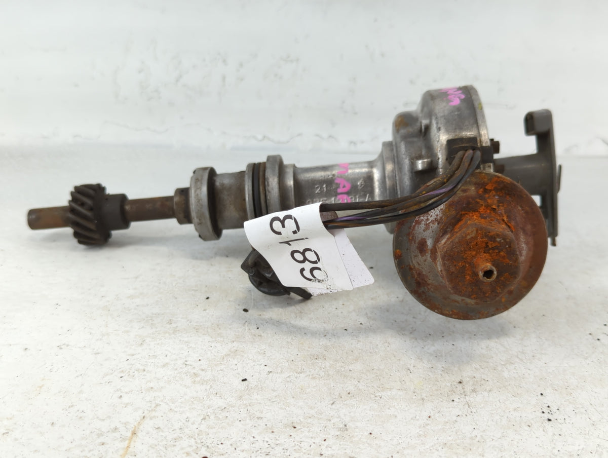 1973 Ford Mustang Engine Ignition Distributor OEM P/N:097F-12131-A Fits OEM Used Auto Parts - Oemusedautoparts1.com