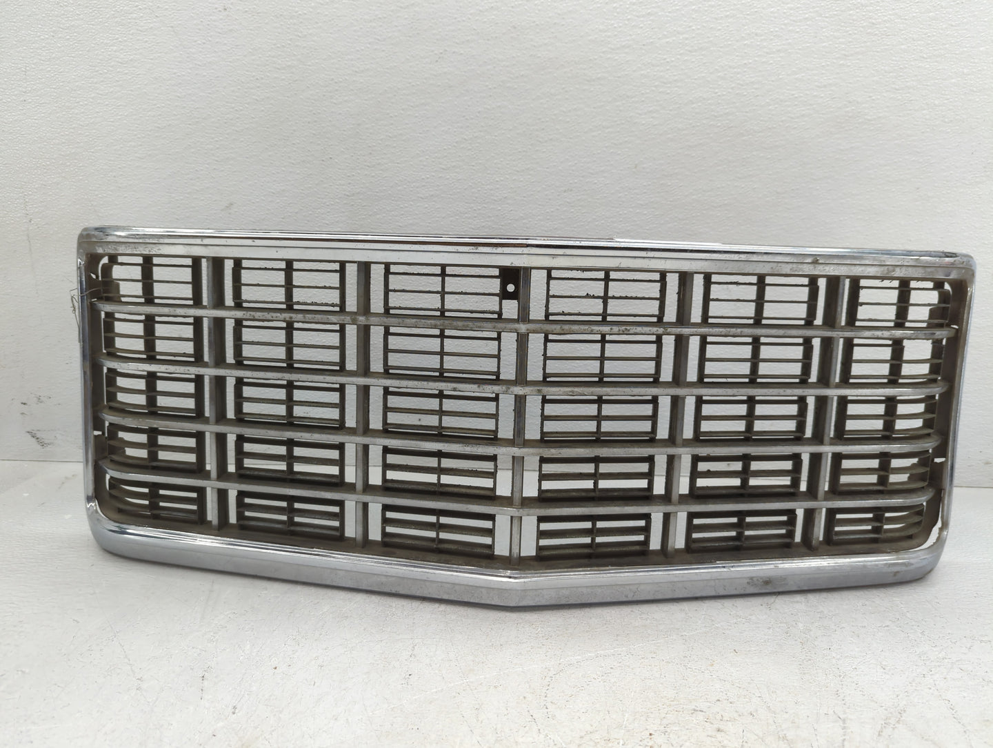 1975 Ford Granada Front Grille Bumper Not Included - Oemusedautoparts1.com