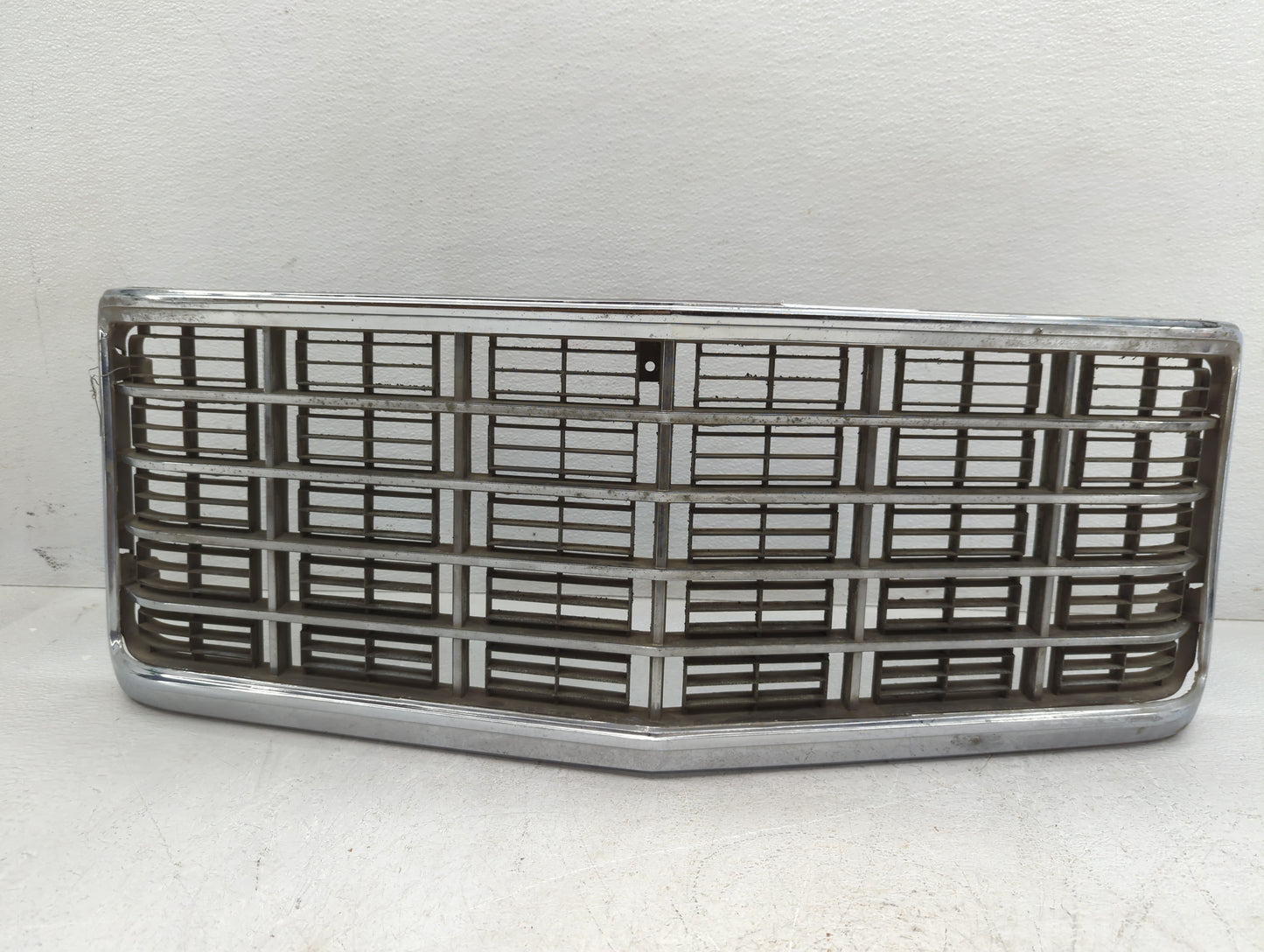 1975 Ford Granada Front Grille Bumper Not Included - Oemusedautoparts1.com