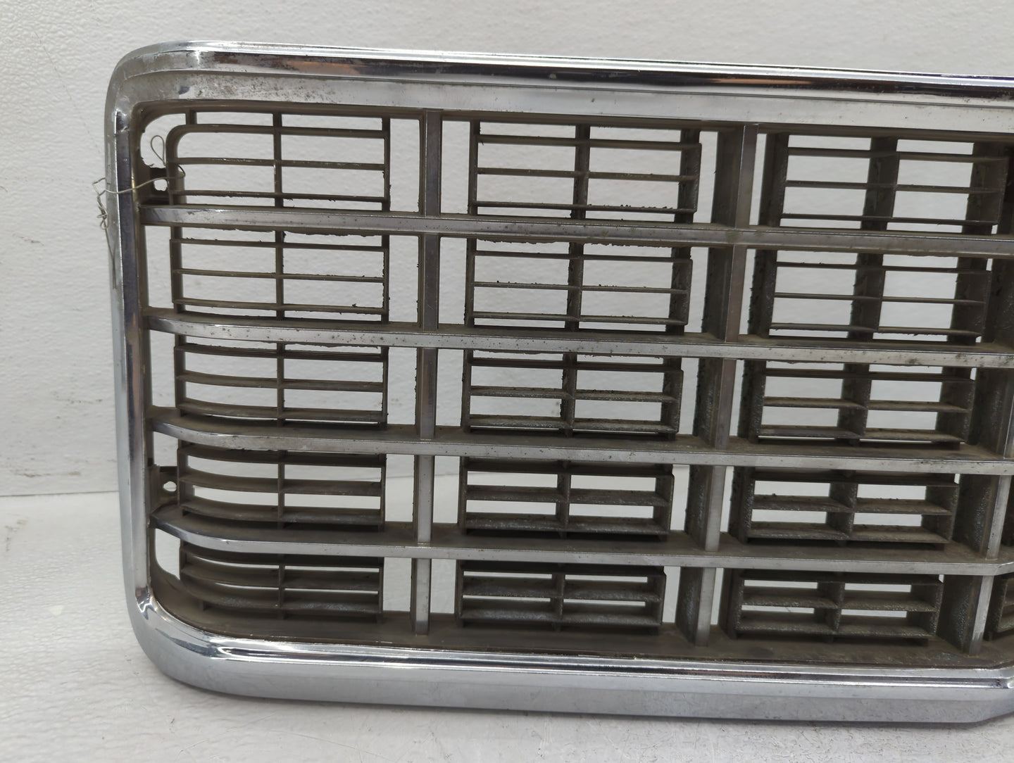1975 Ford Granada Front Grille Bumper Not Included - Oemusedautoparts1.com