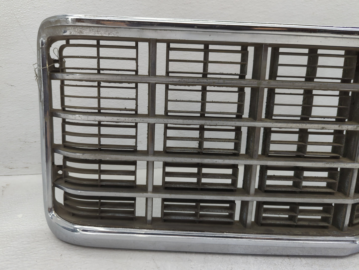 1975 Ford Granada Front Grille Bumper Not Included - Oemusedautoparts1.com