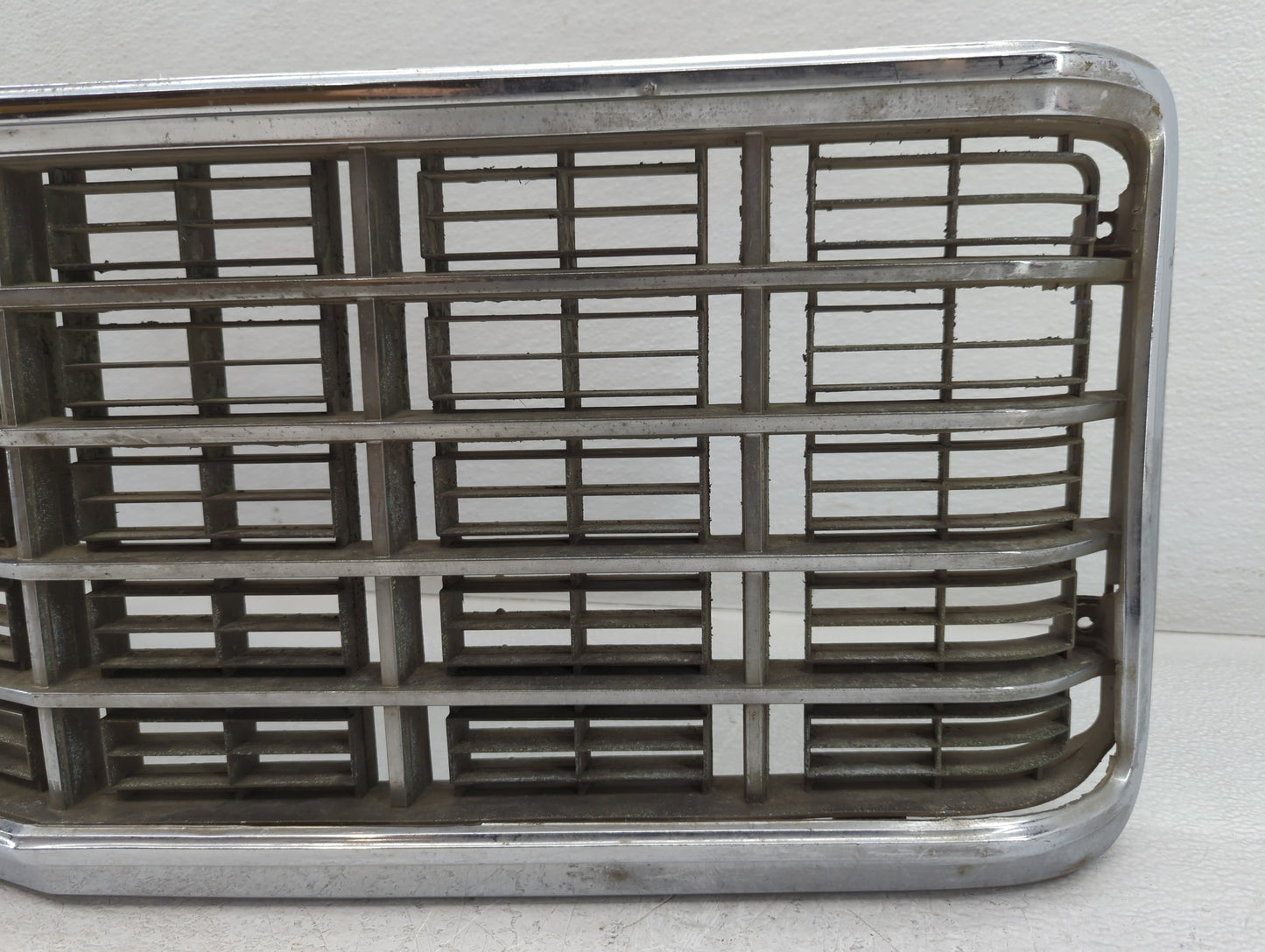 1975 Ford Granada Front Grille Bumper Not Included - Oemusedautoparts1.com