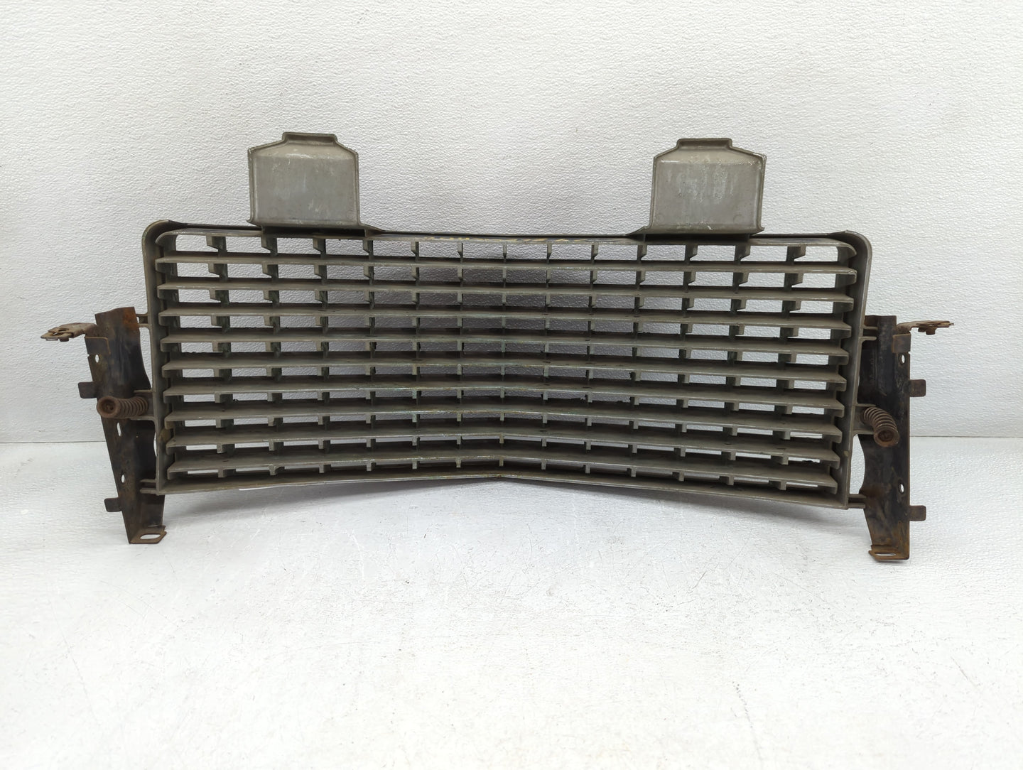 1979 Cadillac Eldorado Front Grille Bumper Not Included - Oemusedautoparts1.com