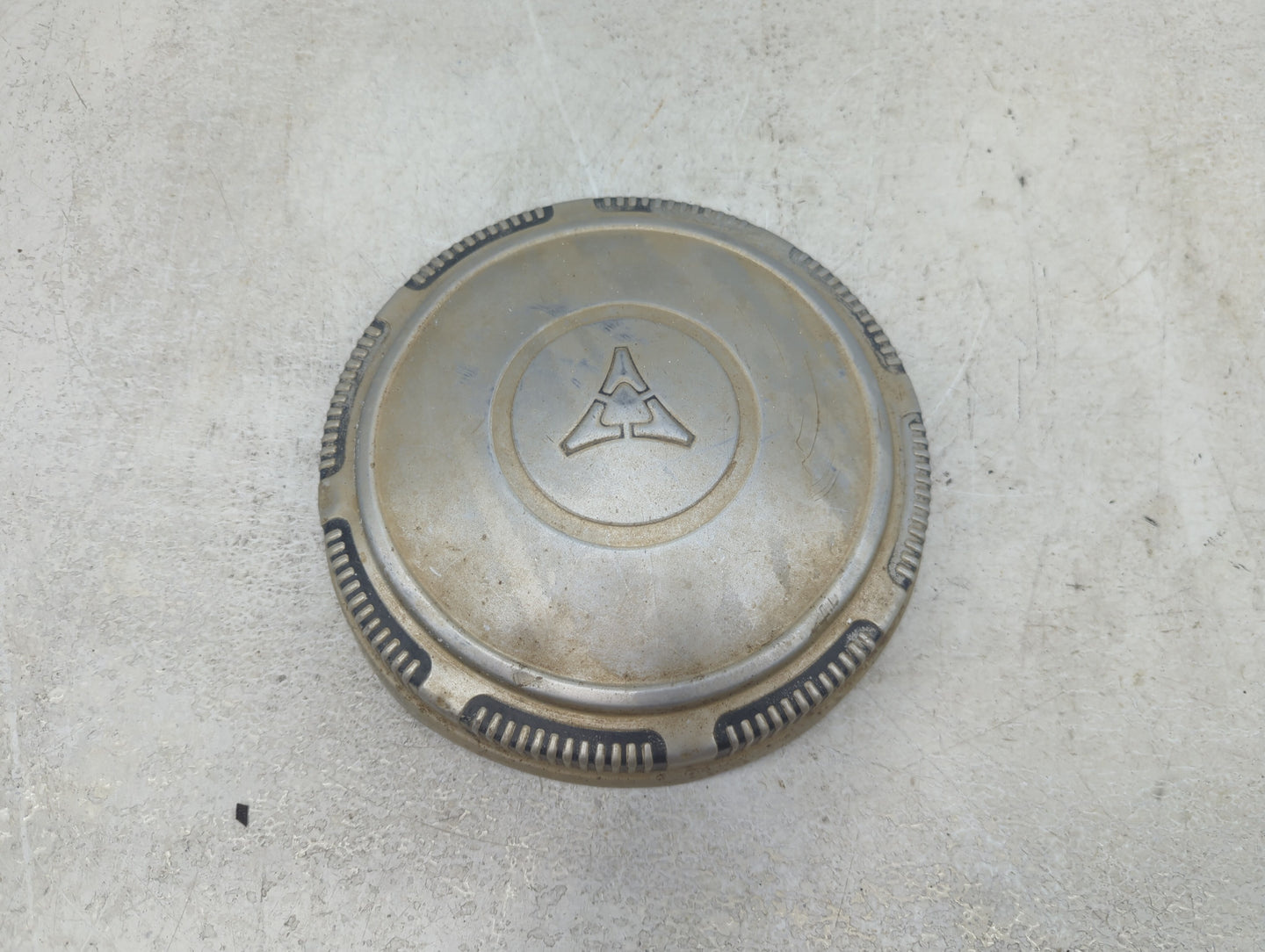 1981 Dodge D100 Center Cap Oem Chrome 1416020 - Oemusedautoparts1.com