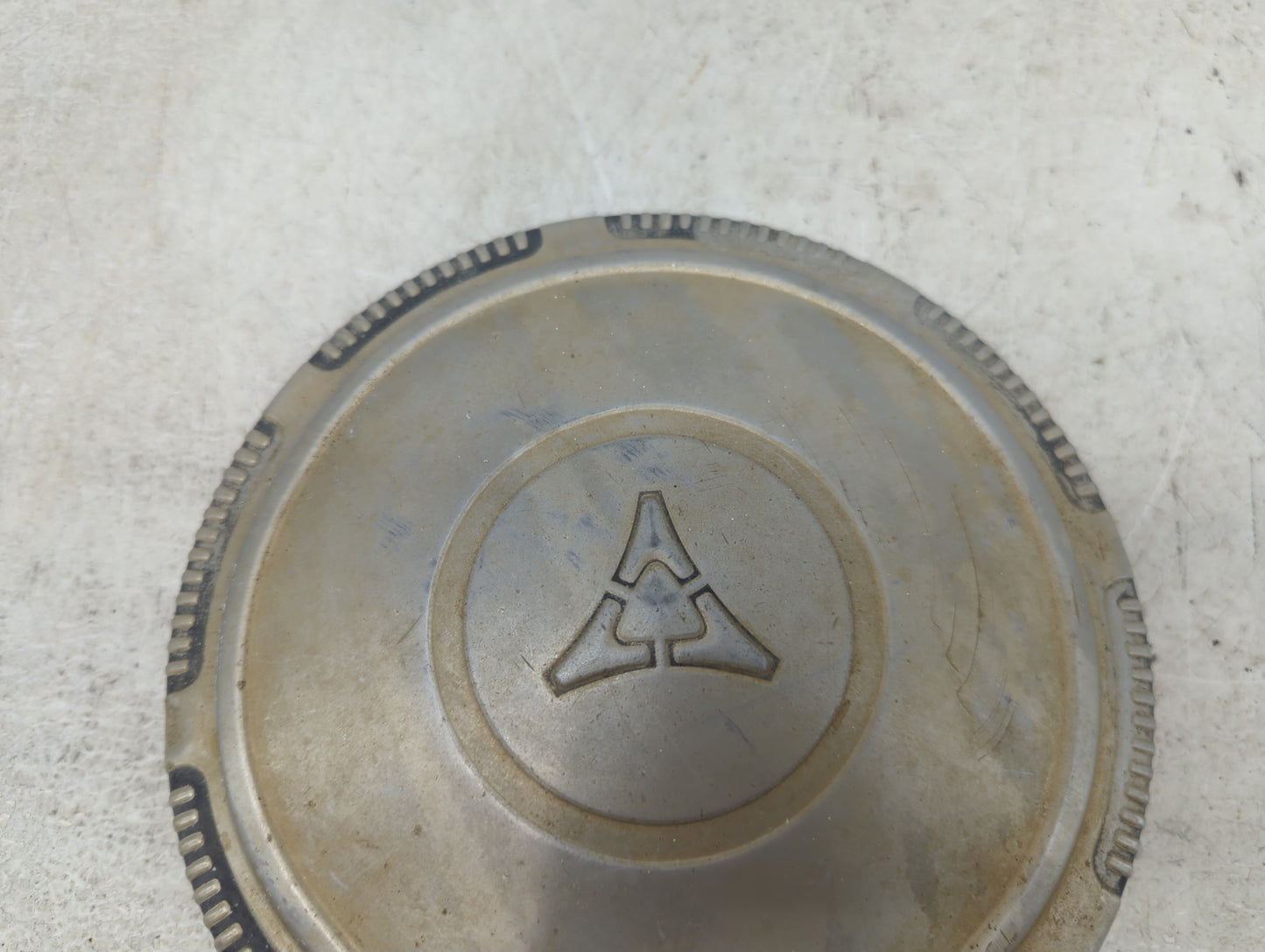 1981 Dodge D100 Center Cap Oem Chrome 1416020 - Oemusedautoparts1.com