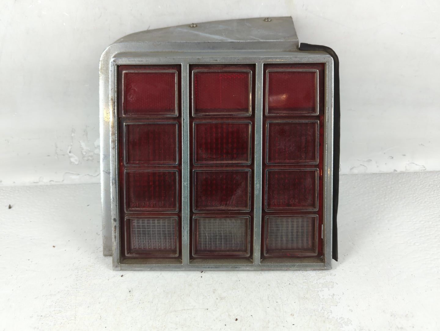 1981 Oldsmobile Cutlass Tail Light Assembly Passenger Right OEM P/N:5937532 5933996 Fits OEM Used Auto Parts - Oemusedautopa