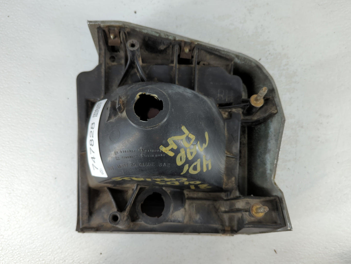1981 Oldsmobile Cutlass Tail Light Assembly Passenger Right OEM P/N:5937532 5933996 Fits OEM Used Auto Parts - Oemusedautopa