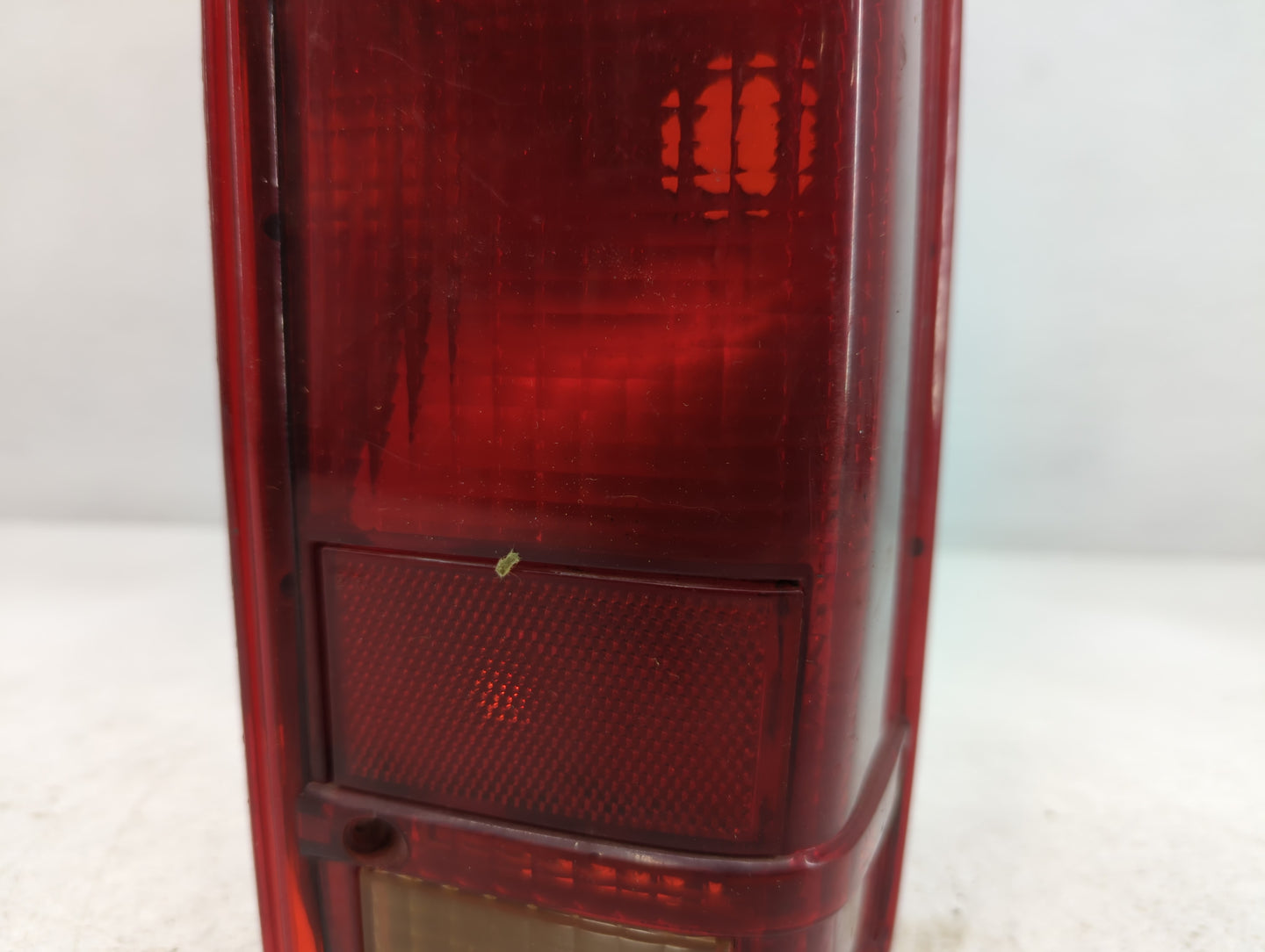 1983 Ford Ranger Tail Light Assembly Passenger Right OEM P/N:97B-13440-AE F17B-13443-BA Fits OEM Used Auto Parts - Oemusedau