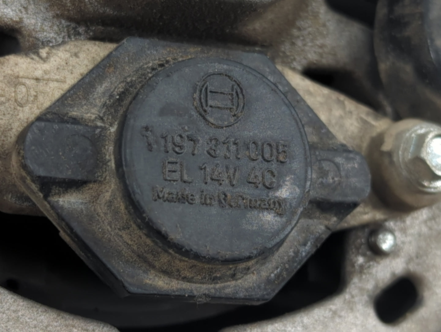 1984 Bmw 318i Alternator Replacement Generator Charging Assembly Engine OEM P/N:197 311 005 Fits OEM Used Auto Parts - Oemus