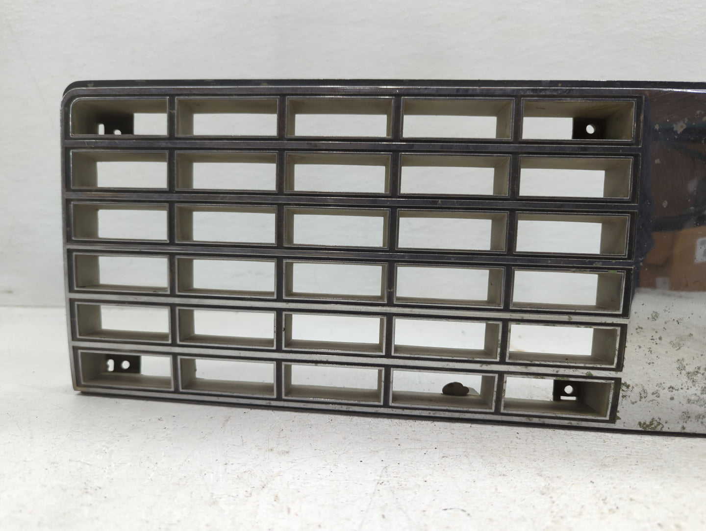 1984 Oldsmobile Cutlass Front Grille Bumper Not Included - Oemusedautoparts1.com