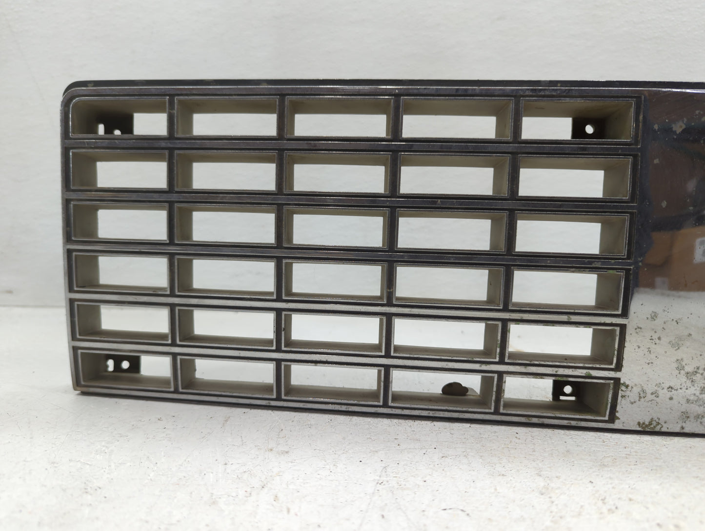 1984 Oldsmobile Cutlass Front Grille Bumper Not Included - Oemusedautoparts1.com
