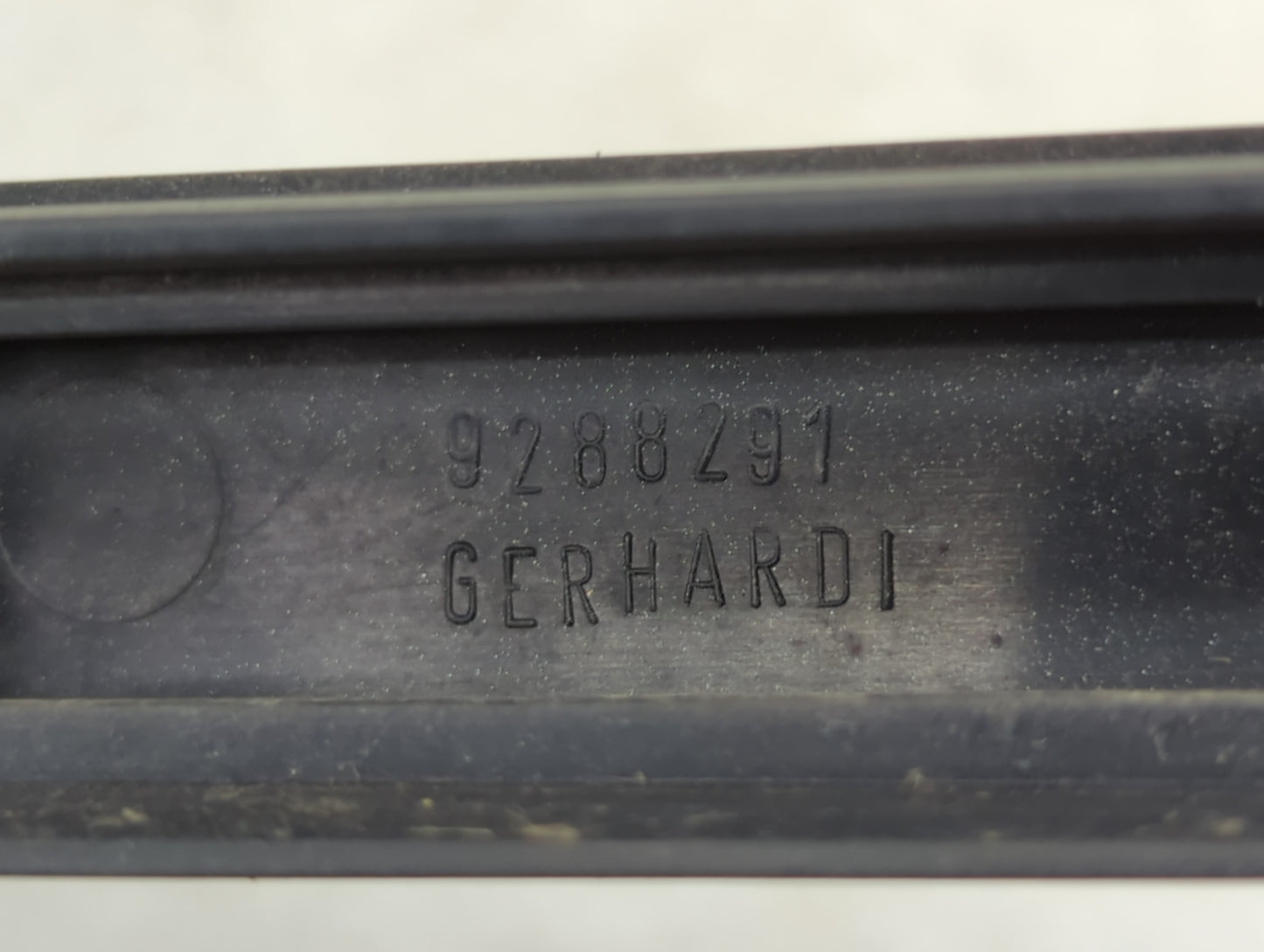 1984 Saab 900 Front Grille Bumper Not Included - Oemusedautoparts1.com