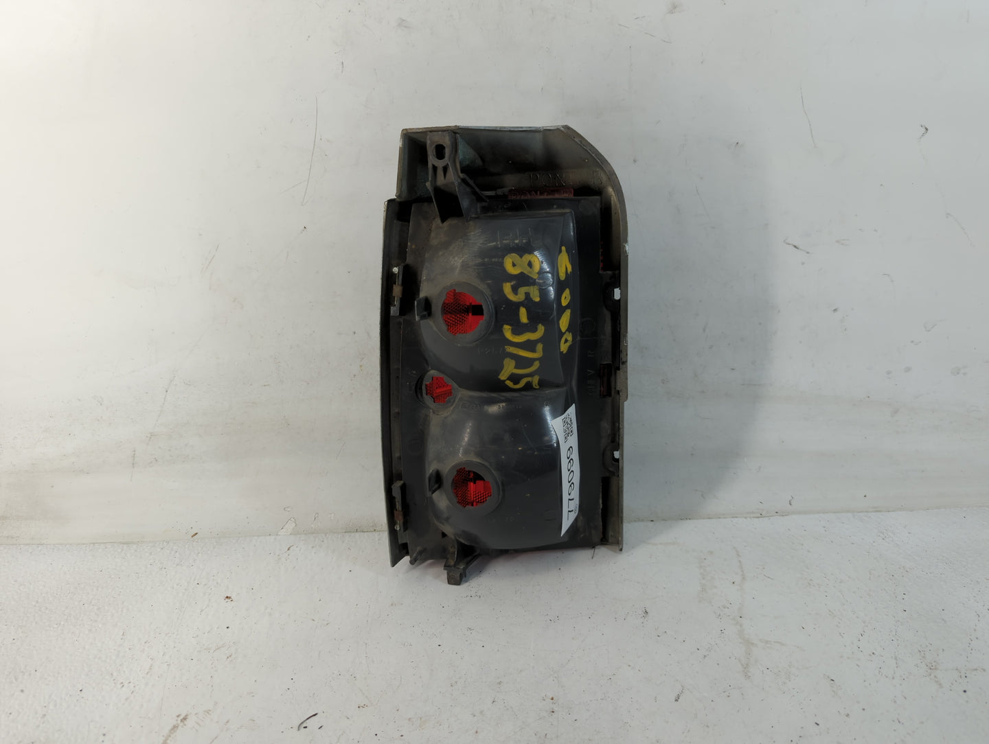 1985 Chevrolet P6000 Tail Light Assembly Passenger Right OEM P/N:5973218 Fits OEM Used Auto Parts - Oemusedautoparts1.com