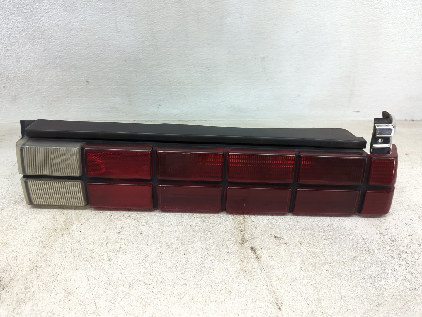 1985 Dodge 600 Tail Light Assembly Passenger Right OEM P/N:4174752 Fits OEM Used Auto Parts - Oemusedautoparts1.com