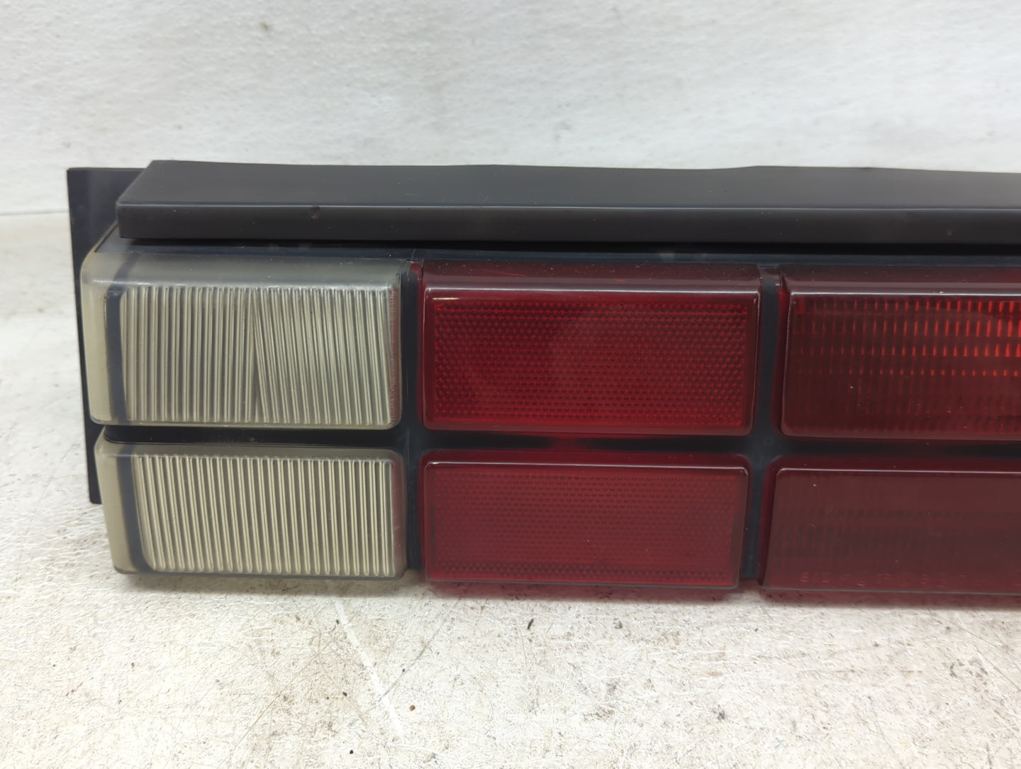 1985 Dodge 600 Tail Light Assembly Passenger Right OEM P/N:4174752 Fits OEM Used Auto Parts - Oemusedautoparts1.com