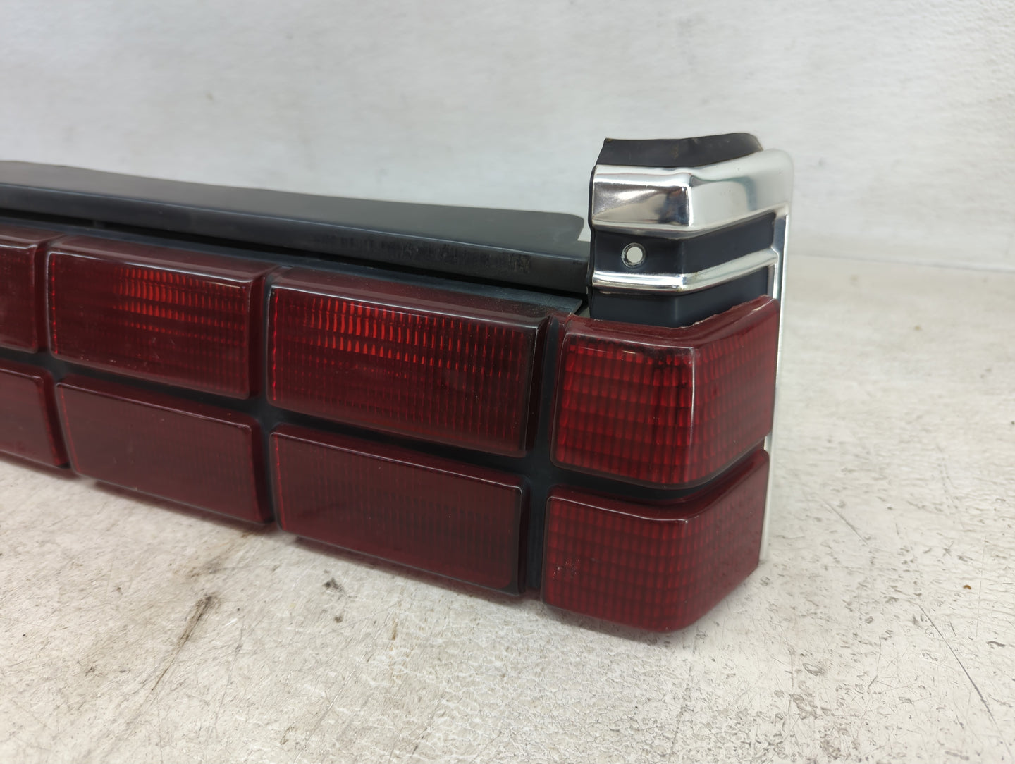 1985 Dodge 600 Tail Light Assembly Passenger Right OEM P/N:4174752 Fits OEM Used Auto Parts - Oemusedautoparts1.com