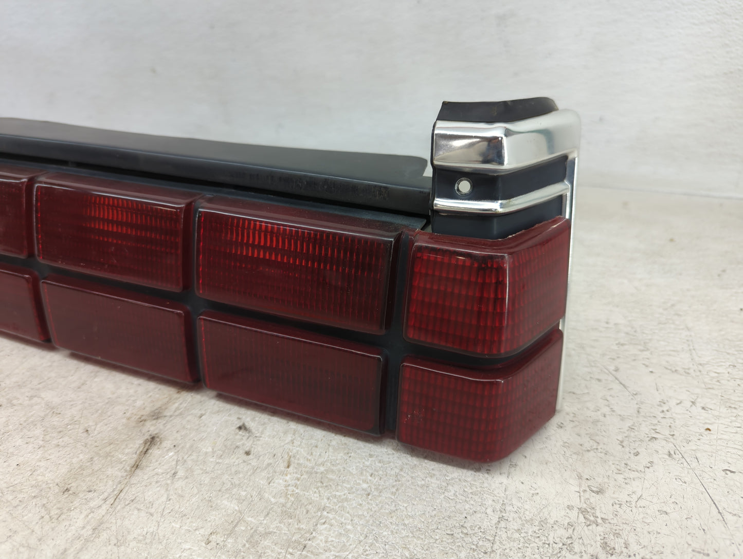 1985 Dodge 600 Tail Light Assembly Passenger Right OEM P/N:4174752 Fits OEM Used Auto Parts - Oemusedautoparts1.com