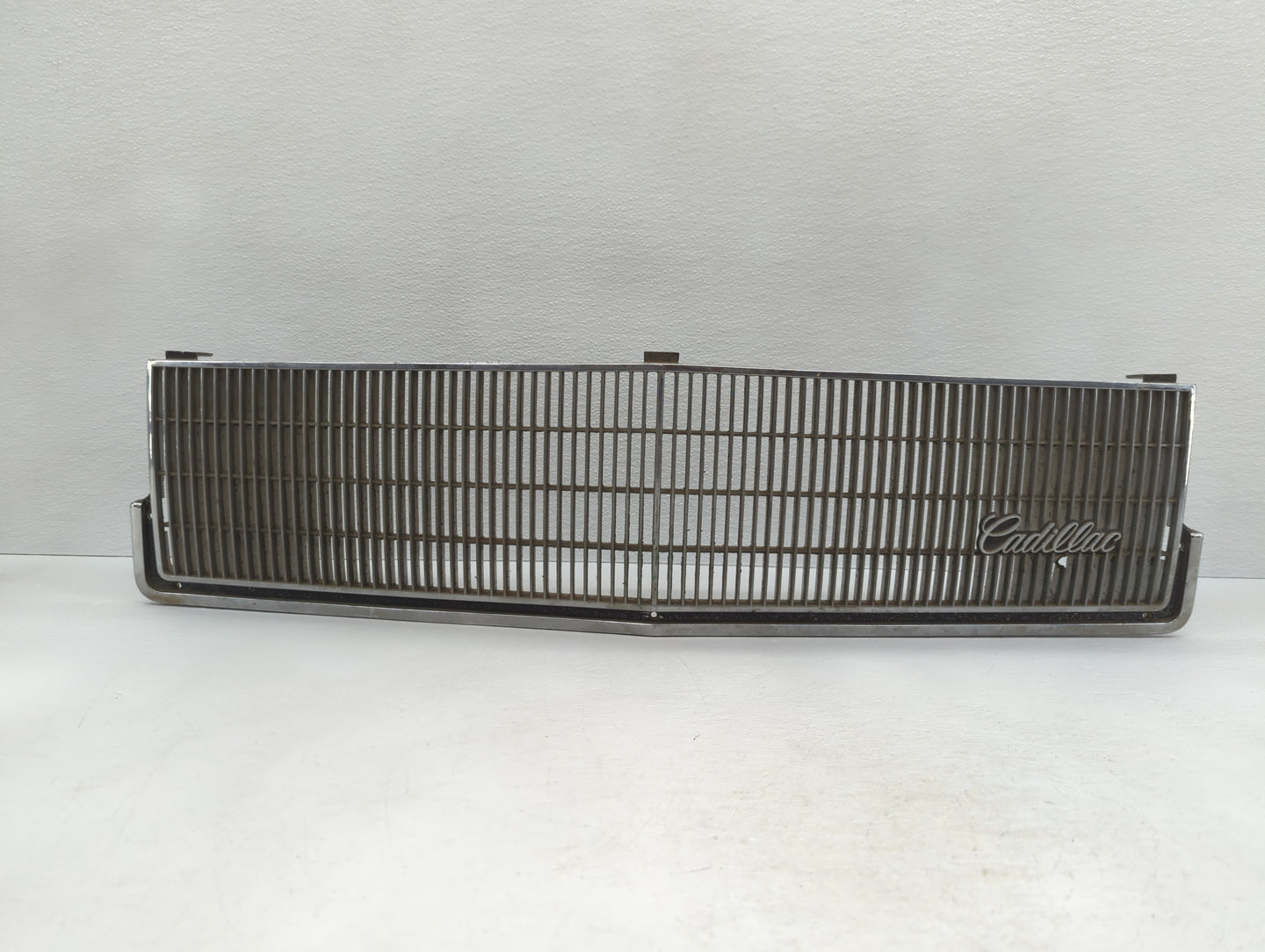 1986 Cadillac Deville Front Grille Bumper Not Included - Oemusedautoparts1.com