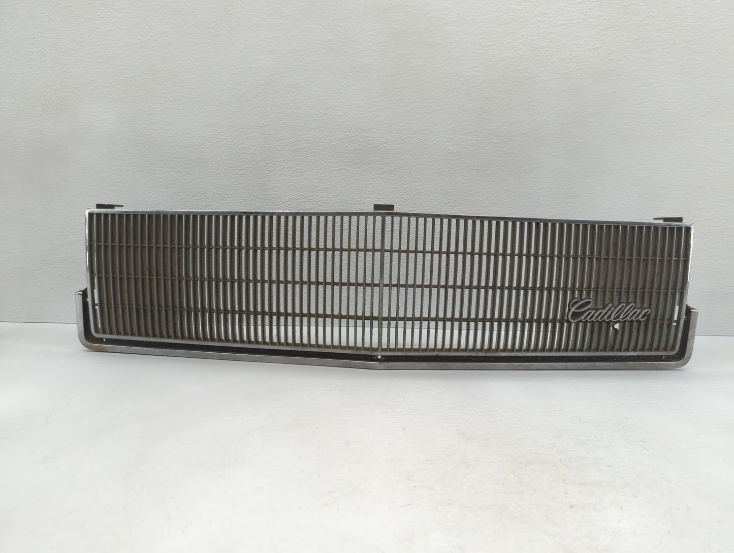 1986 Cadillac Deville Front Grille Bumper Not Included - Oemusedautoparts1.com