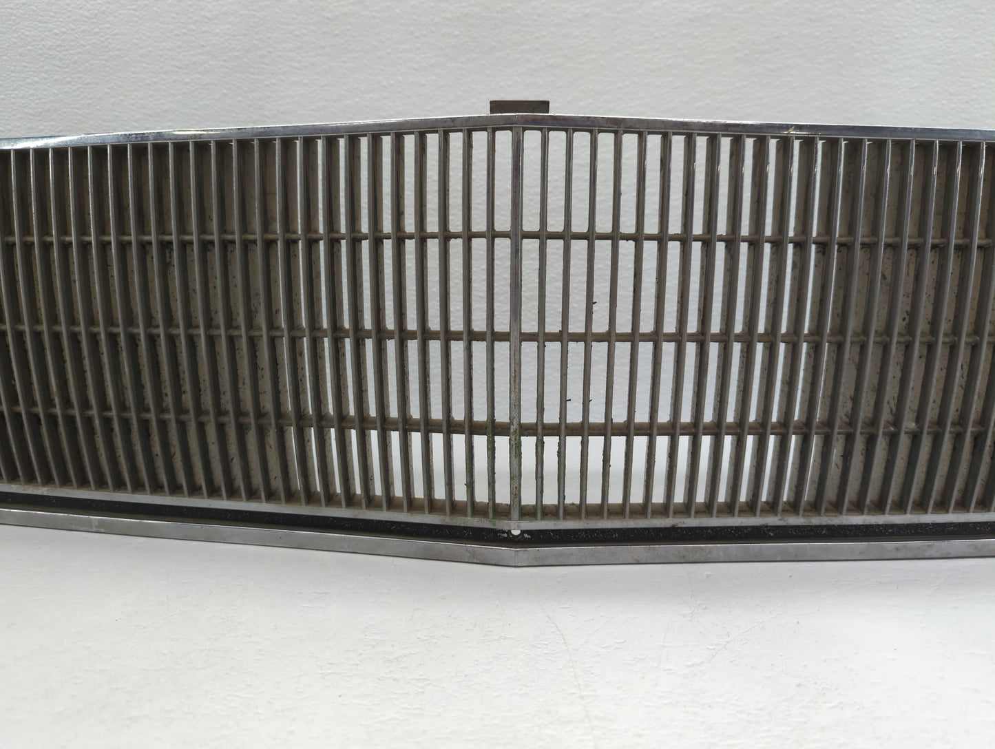 1986 Cadillac Deville Front Grille Bumper Not Included - Oemusedautoparts1.com