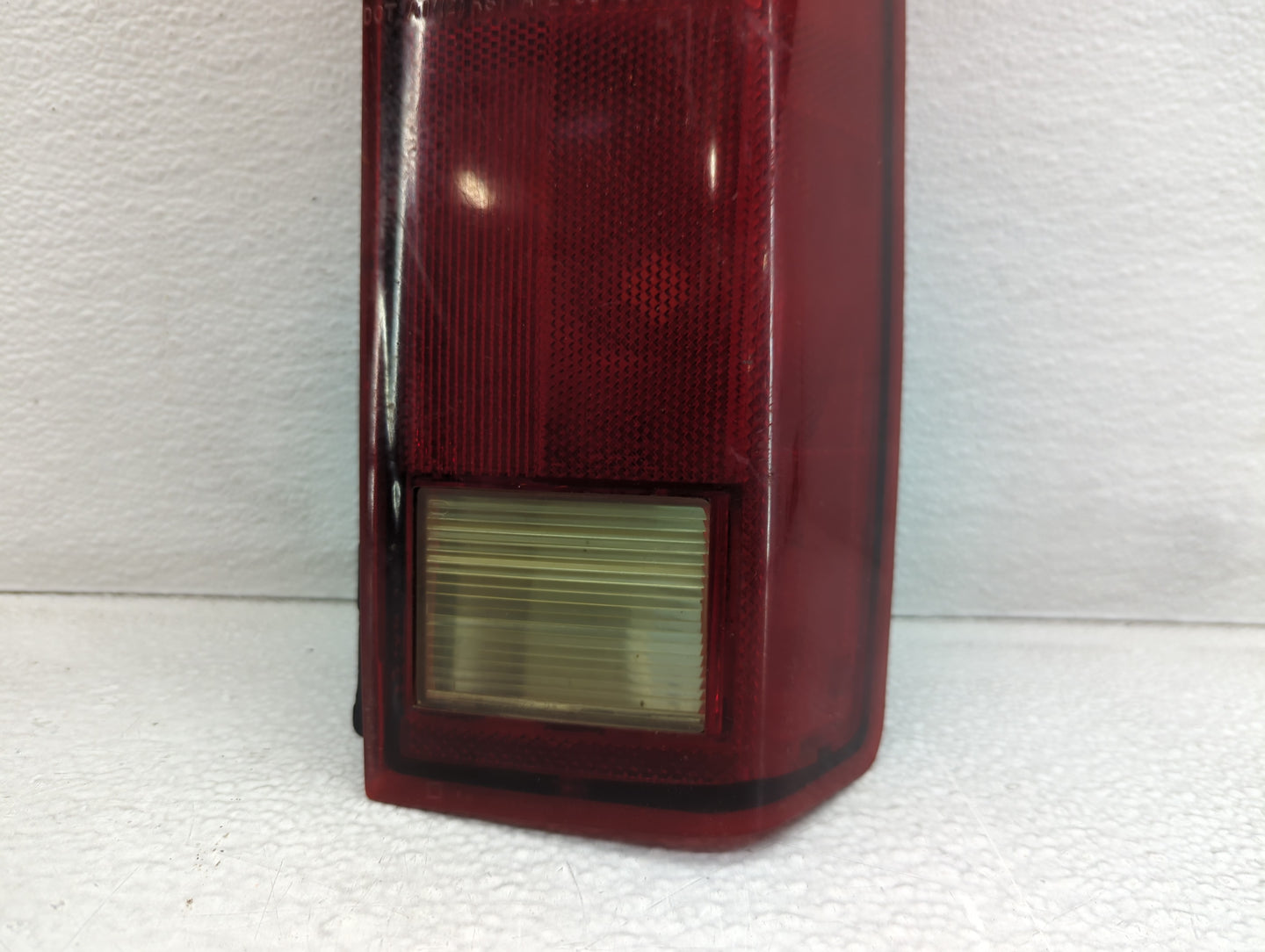 1985-2005 Chevrolet Astro Tail Light Assembly Passenger Right OEM P/N:1652448 1 AB Fits OEM Used Auto Parts - Oemusedautopar