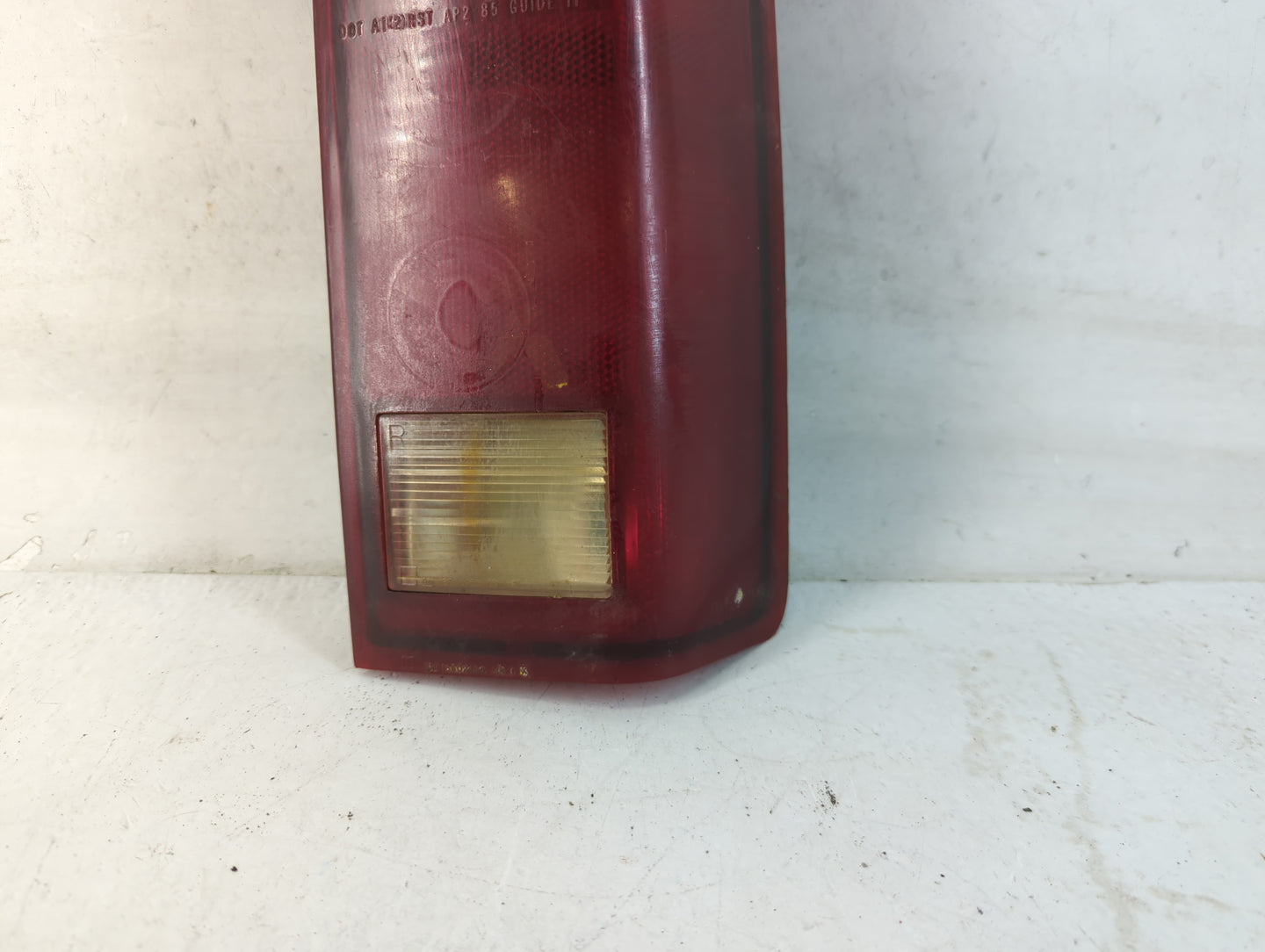 1985-2005 Chevrolet Astro Tail Light Assembly Passenger Right OEM P/N:1652448 1 AB Fits OEM Used Auto Parts - Oemusedautopar