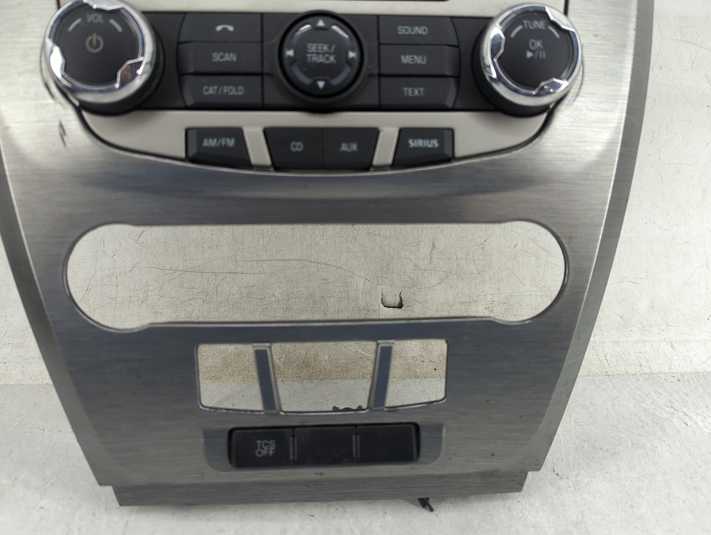 1987 Dodge Caravan Radio AM FM Cd Player Receiver Replacement P/N:9E5T-18A802-AE Fits OEM Used Auto Parts - Oemusedautoparts
