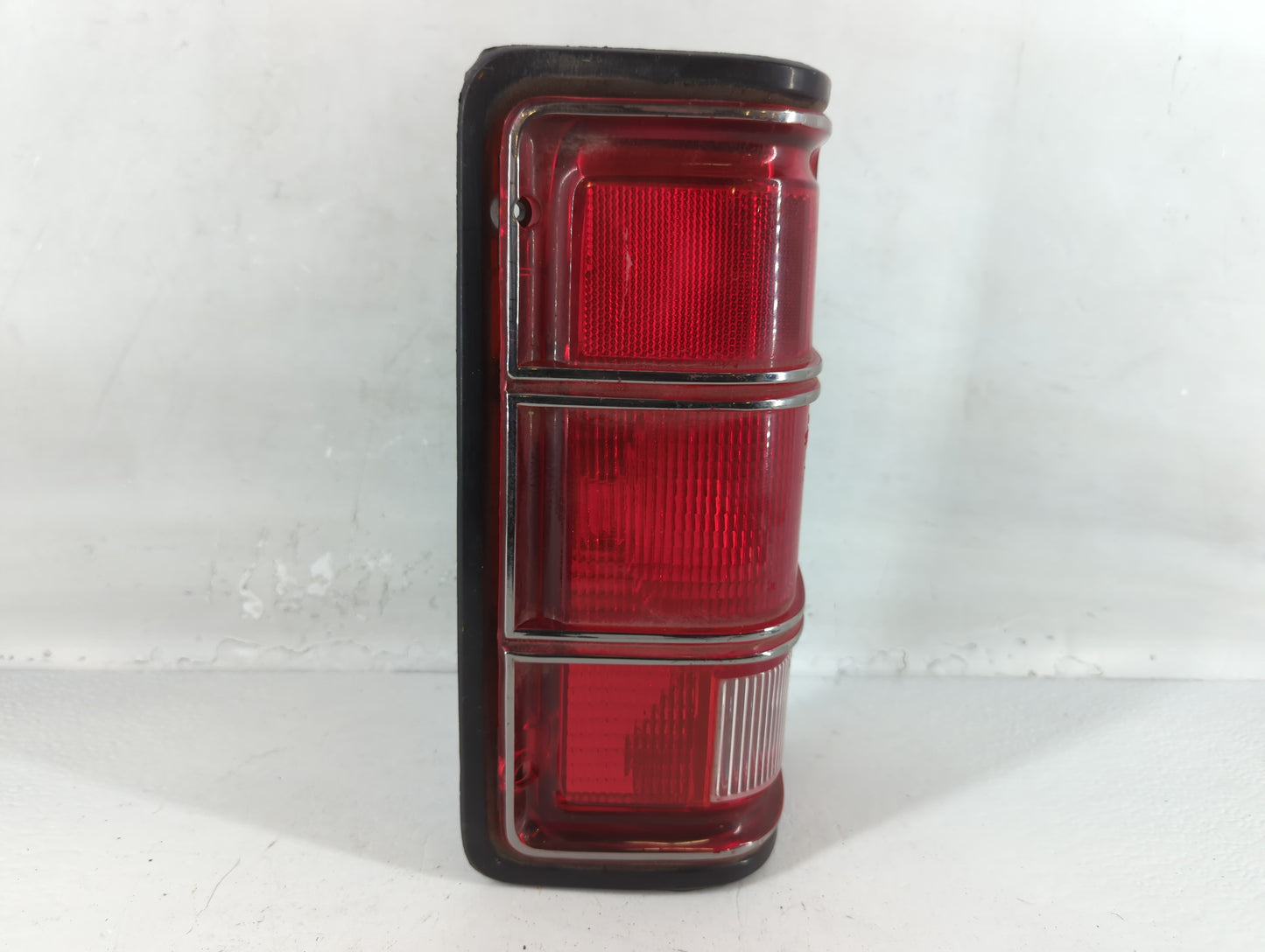 1987 Dodge Charger Tail Light Assembly Driver Left OEM P/N:GL0-BR1TE 472 AIP2RST-93 Fits OEM Used Auto Parts - Oemusedautopa