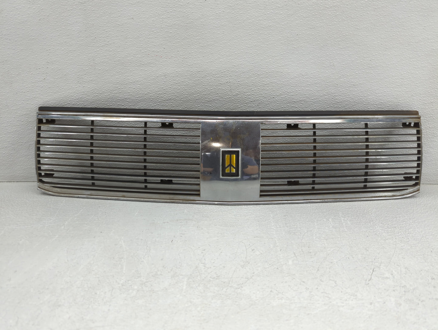 1987 Gmc Sierra Front Grille Bumper Not Included - Oemusedautoparts1.com
