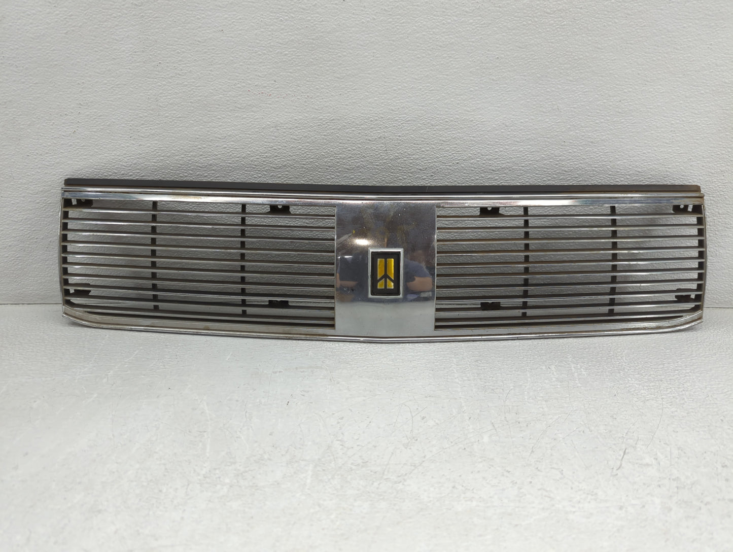 1987 Gmc Sierra Front Grille Bumper Not Included - Oemusedautoparts1.com