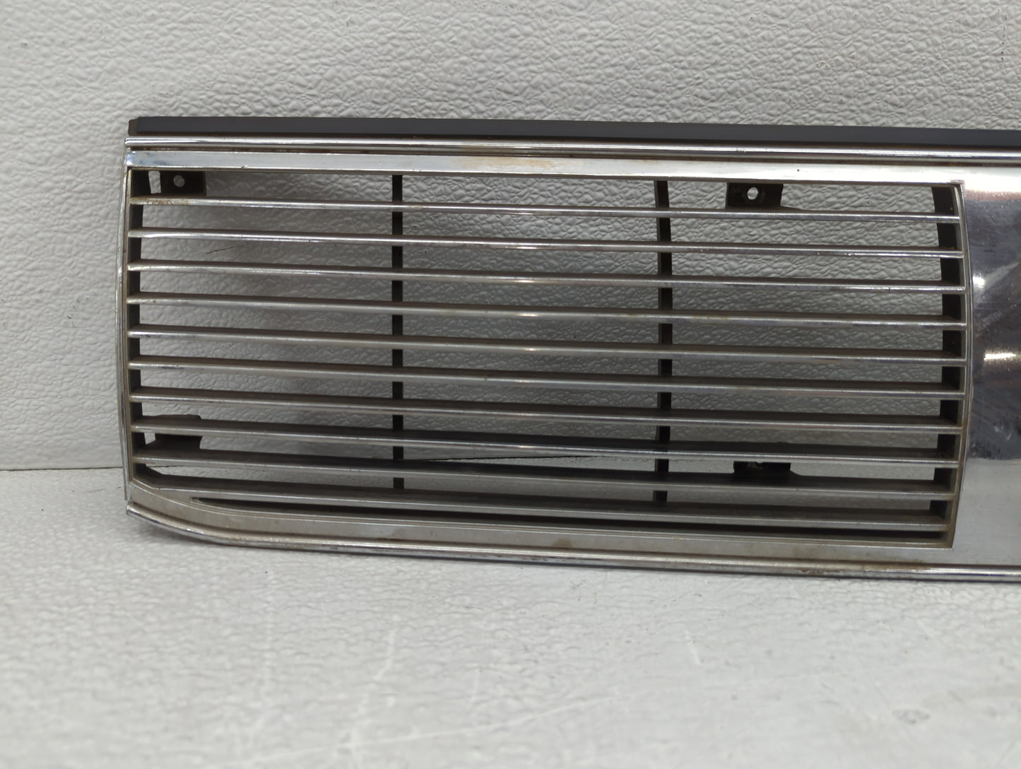 1987 Gmc Sierra Front Grille Bumper Not Included - Oemusedautoparts1.com